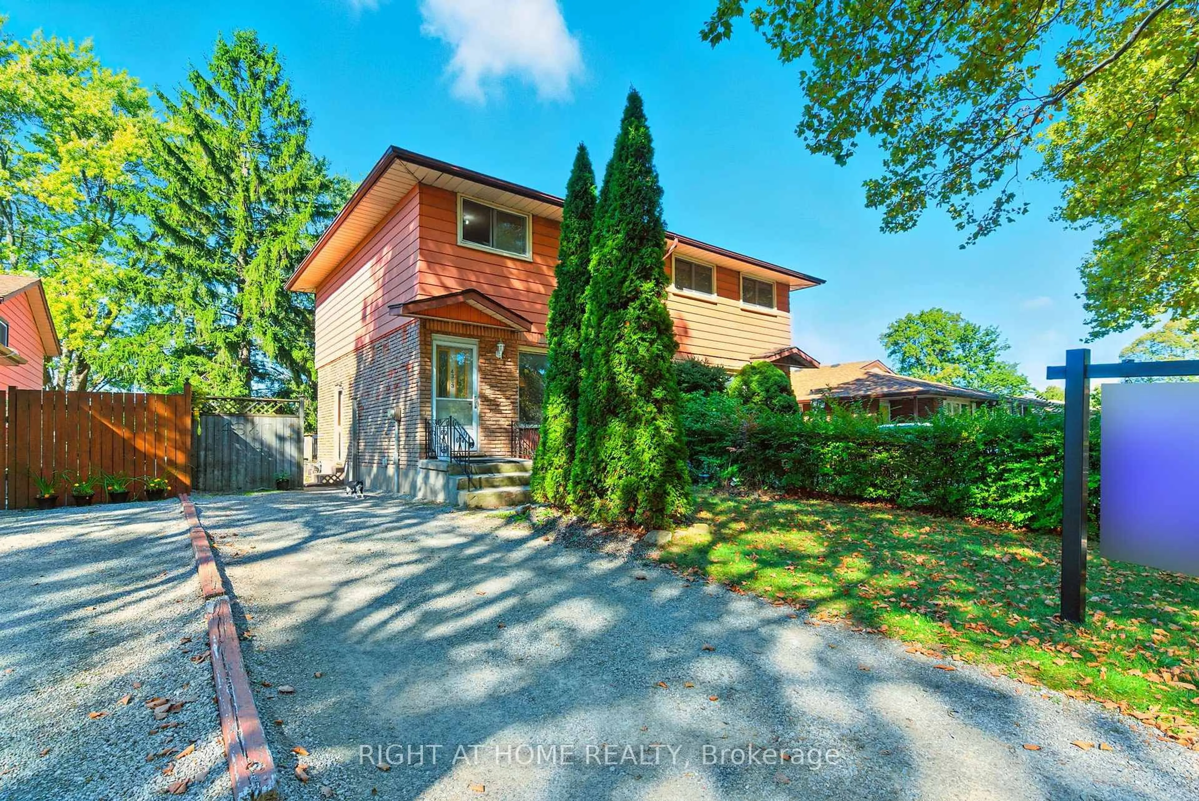 Home with brick exterior material, street for 4363 Meadowvale Dr, Niagara Falls Ontario L2E 5W8