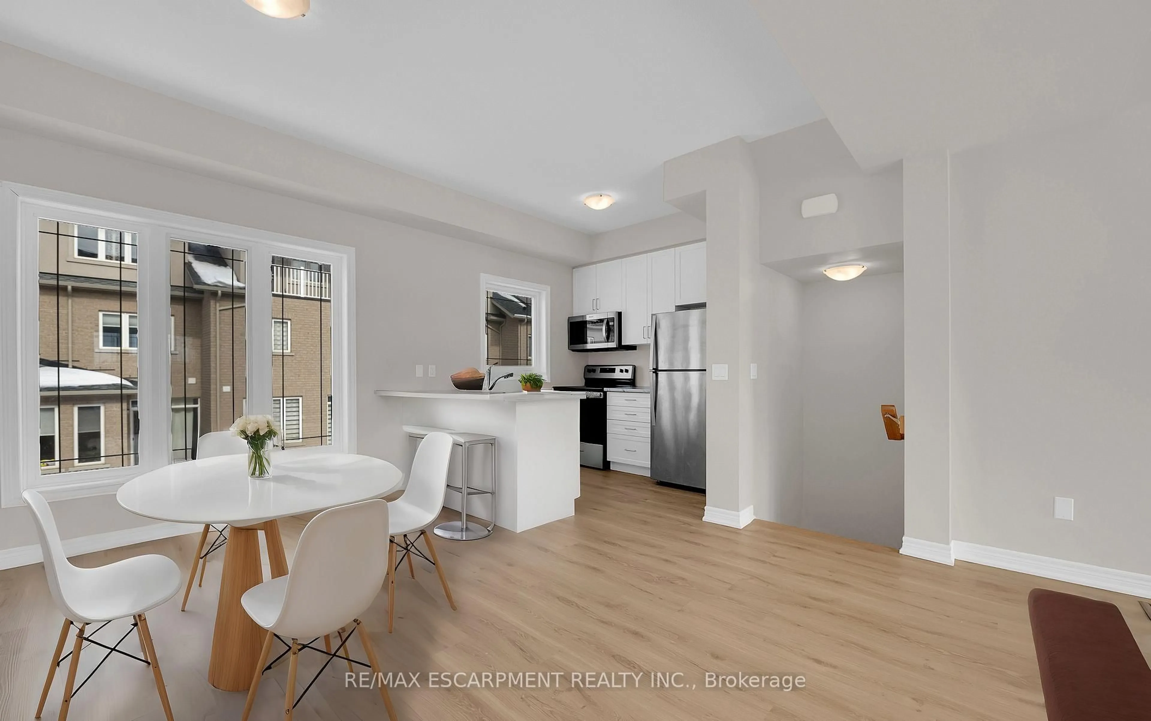 Open concept kitchen, unknown for 19 Picardy Dr #6, Hamilton Ontario L8J 0M7