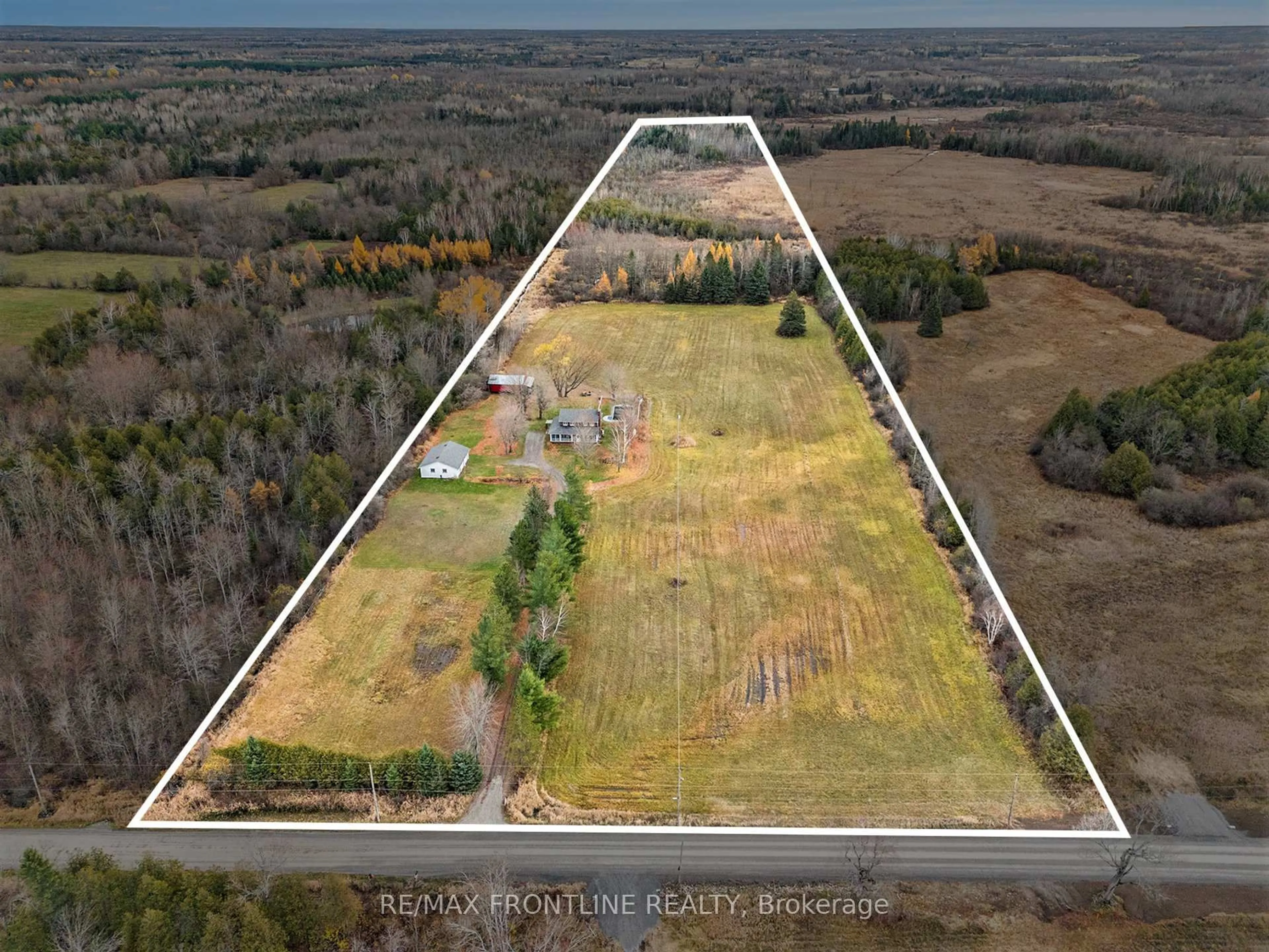 A pic from outside/outdoor area/front of a property/back of a property/a pic from drone, building for 299 McGuire Rd, Smiths Falls Ontario K7A 4S4