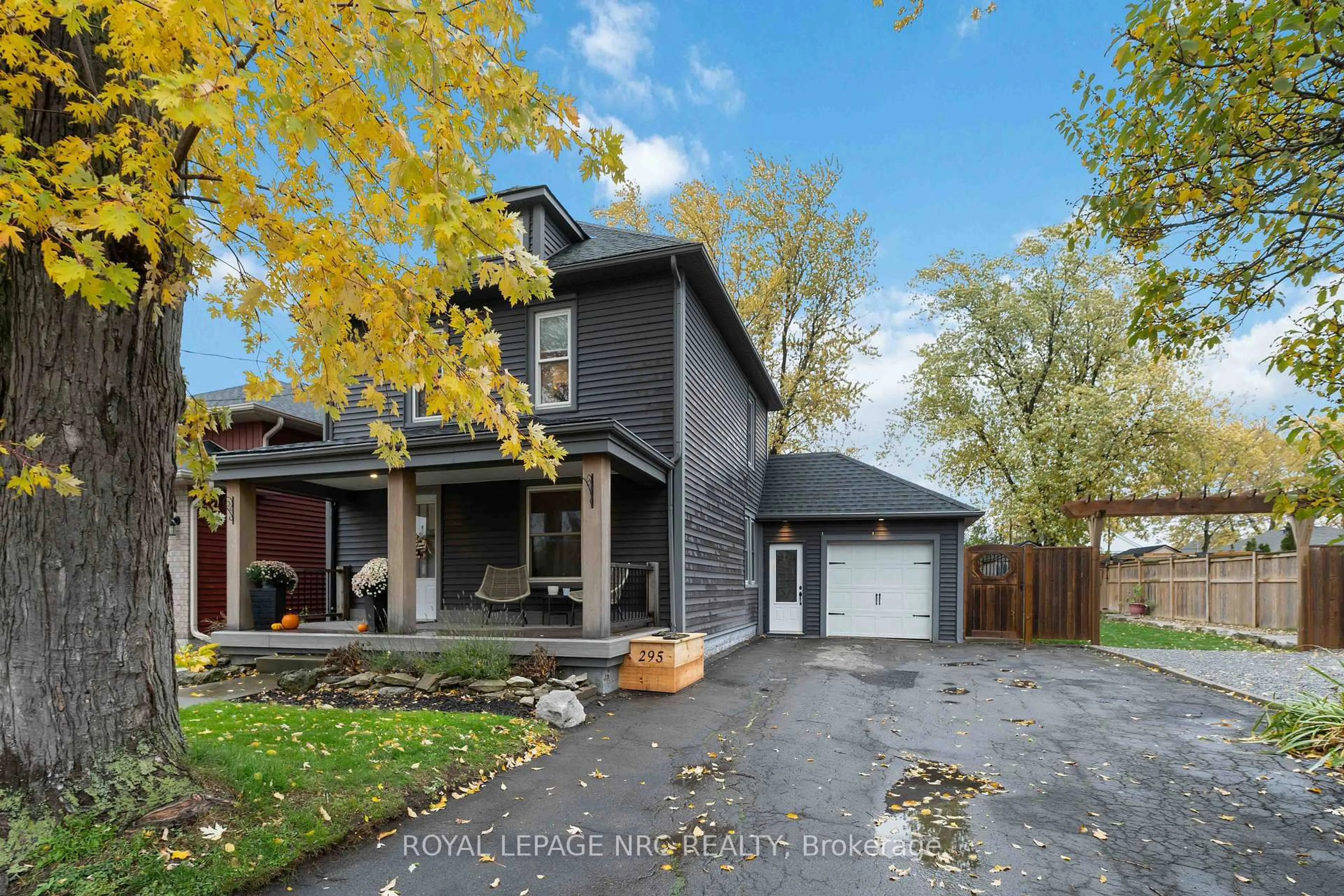 Home with brick exterior material, street for 295 Humboldt Pkwy, Port Colborne Ontario L3K 2H7