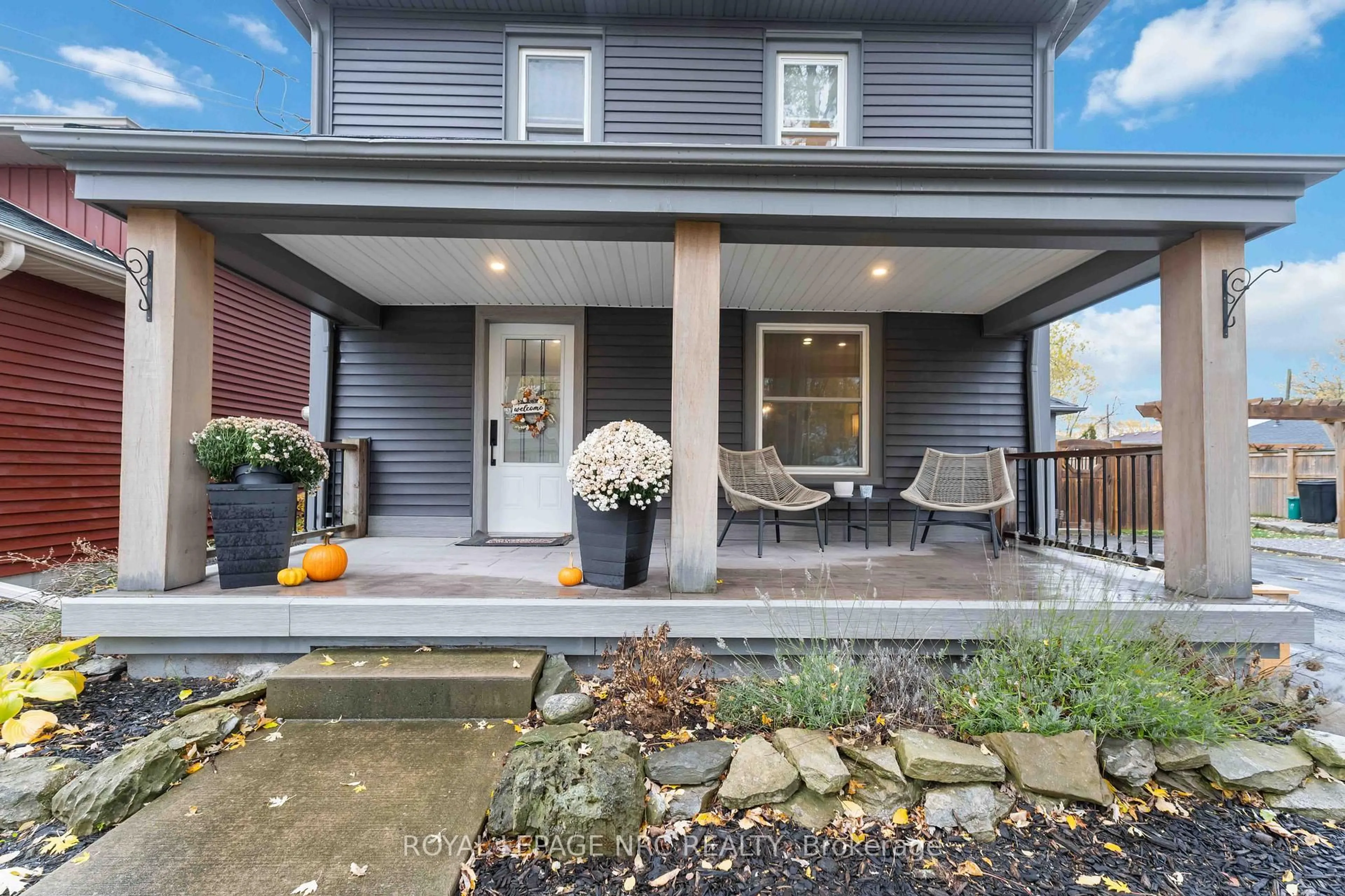 Patio, street for 295 Humboldt Pkwy, Port Colborne Ontario L3K 2H7