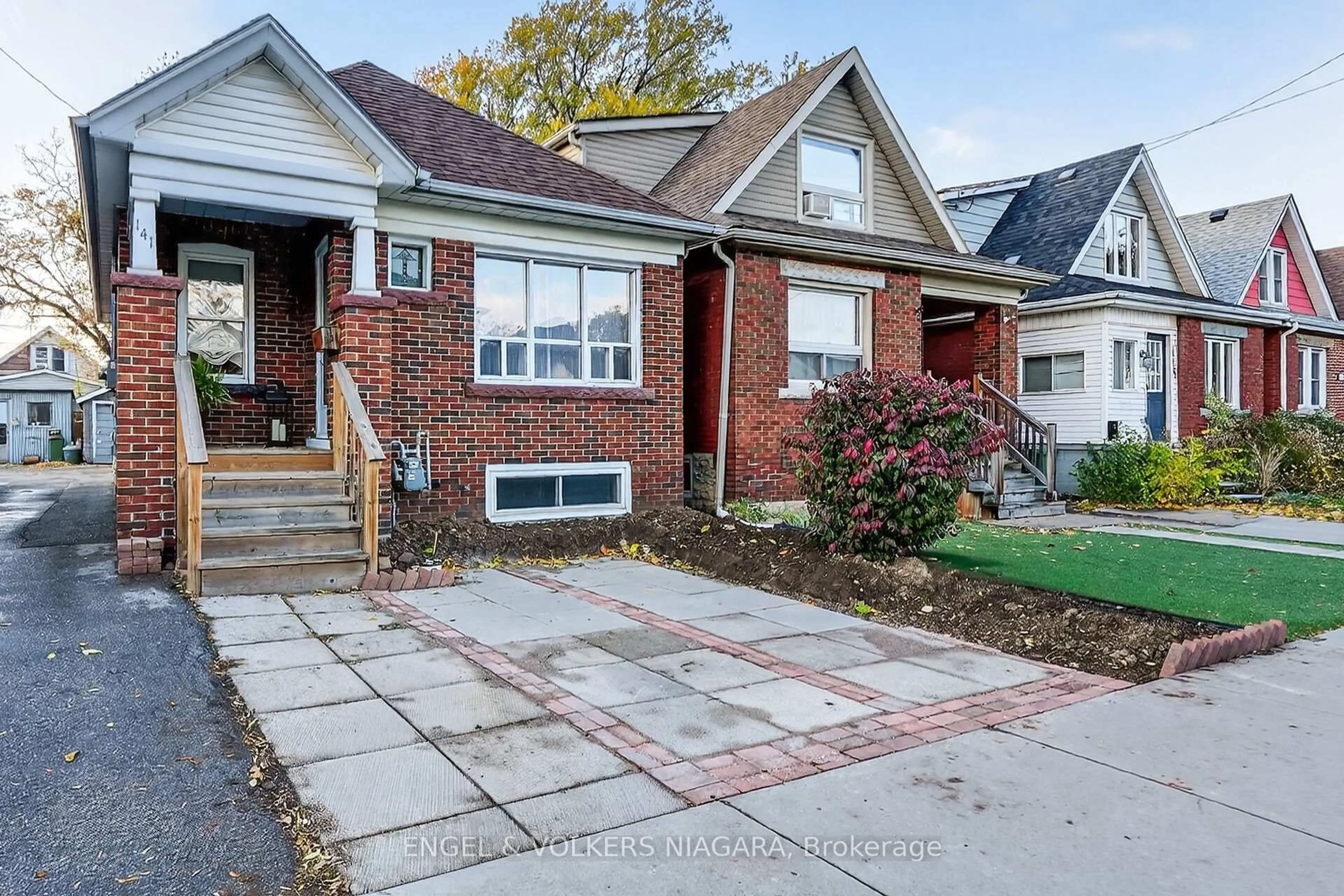 Home with brick exterior material, street for 141 Cope St, Hamilton Ontario L8H 5B3