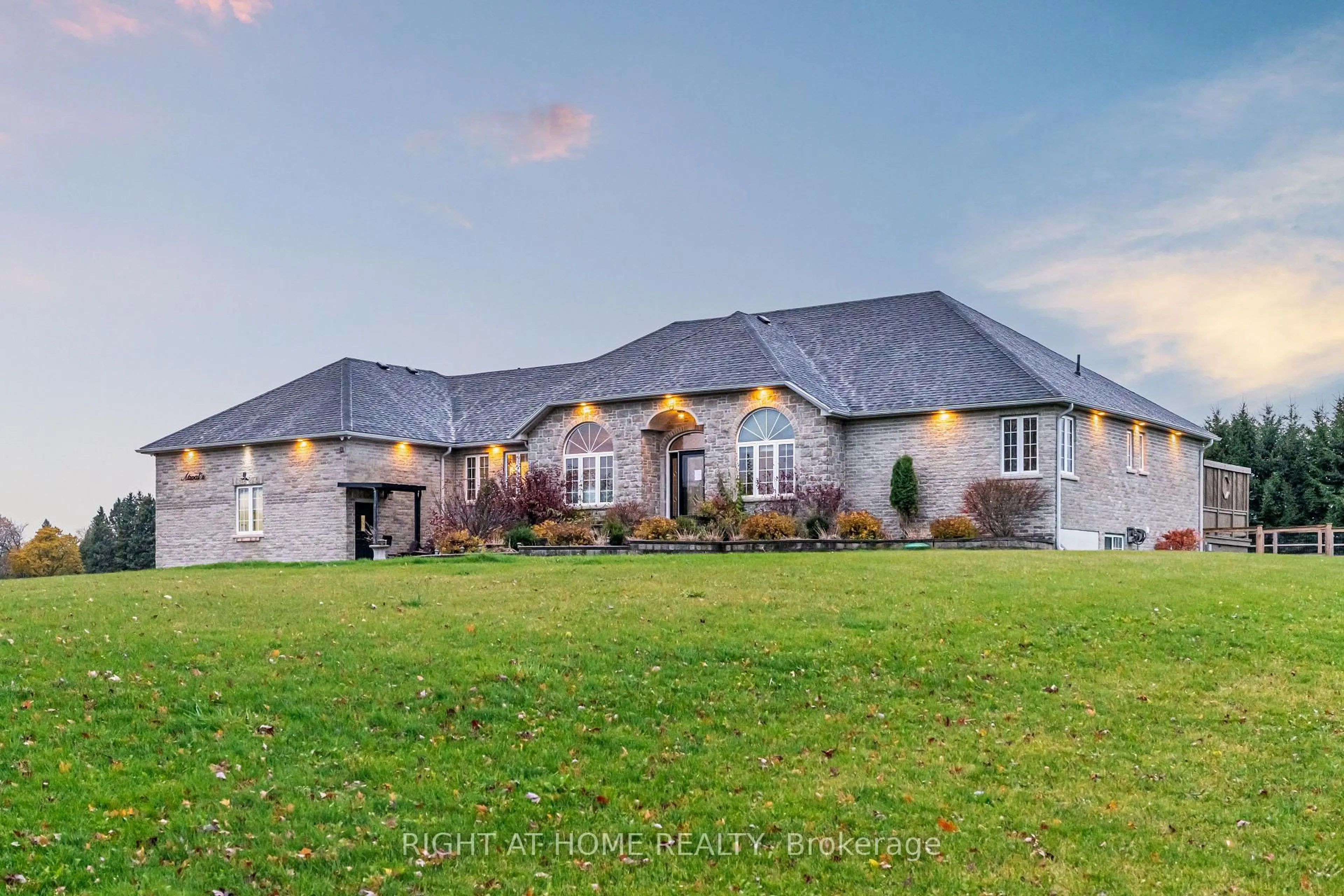 A pic from outside/outdoor area/front of a property/back of a property/a pic from drone, unknown for 594228 Blind Line, Mono Ontario L9W 5N2