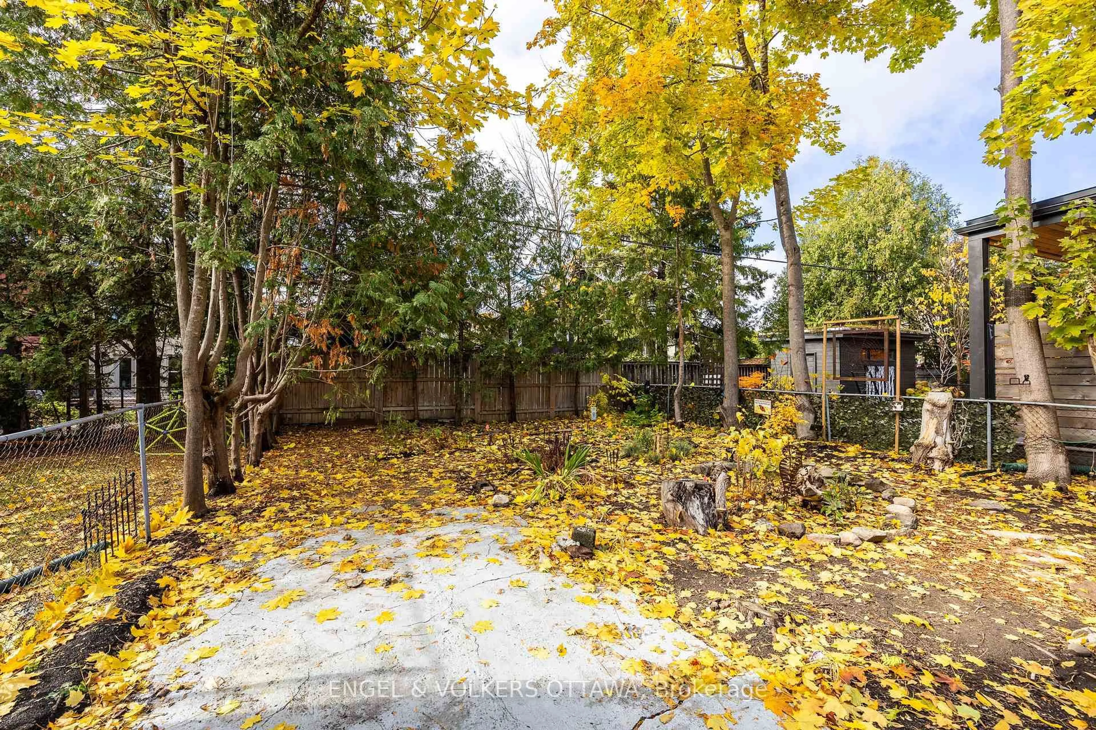 Patio, forest/trees view for 144 Glenora St, Ottawa Ontario K1S 1J5