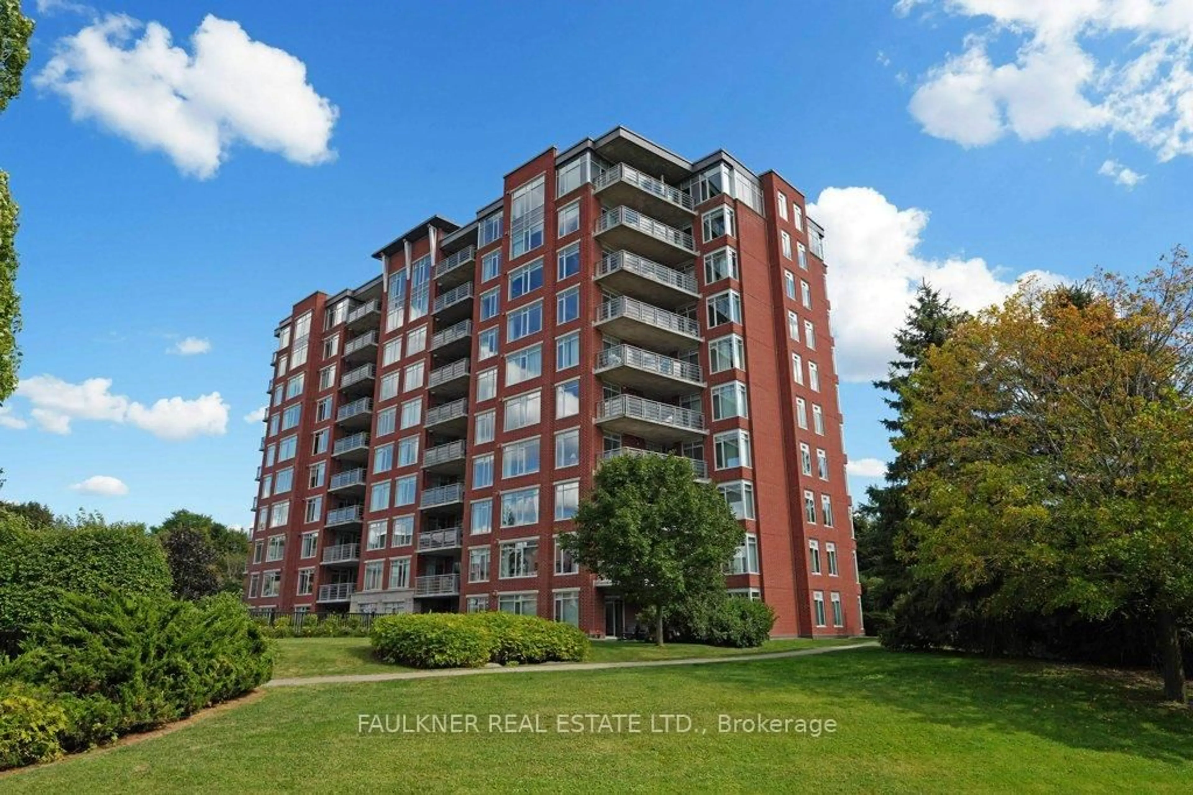 A pic from outside/outdoor area/front of a property/back of a property/a pic from drone, building for 136 Darlington Private #1106, Ottawa Ontario K1V 0X6