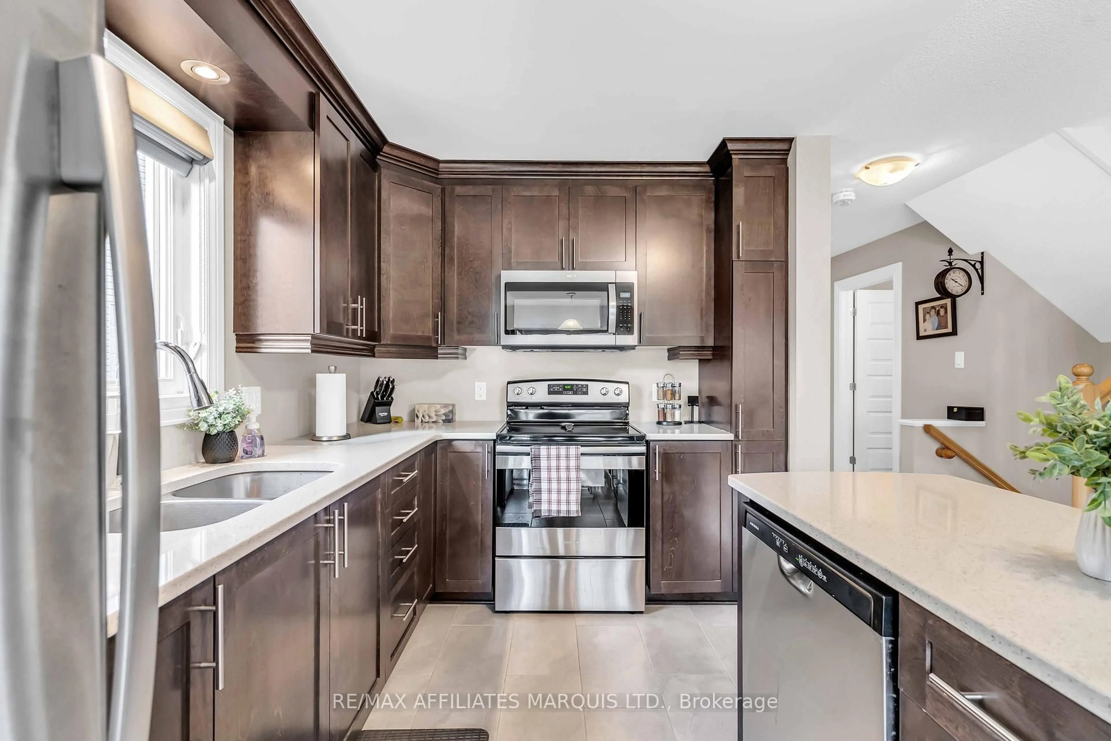 Open concept kitchen, ceramic/tile floor for 1101 CLEMENT Crt, Cornwall Ontario K6H 4N1