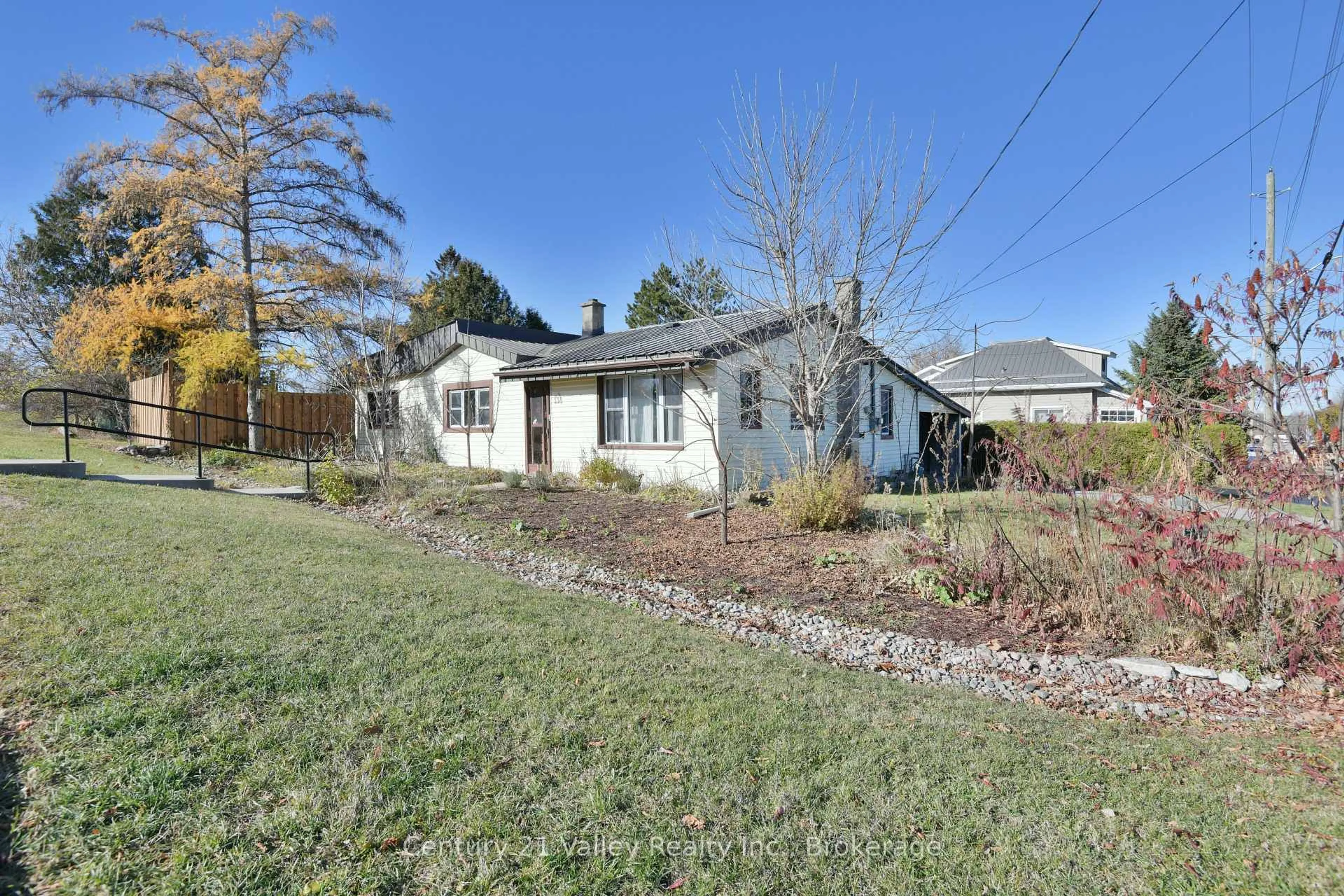 A pic from outside/outdoor area/front of a property/back of a property/a pic from drone, street for 338 Barnet Blvd, Renfrew Ontario K7V 2M7