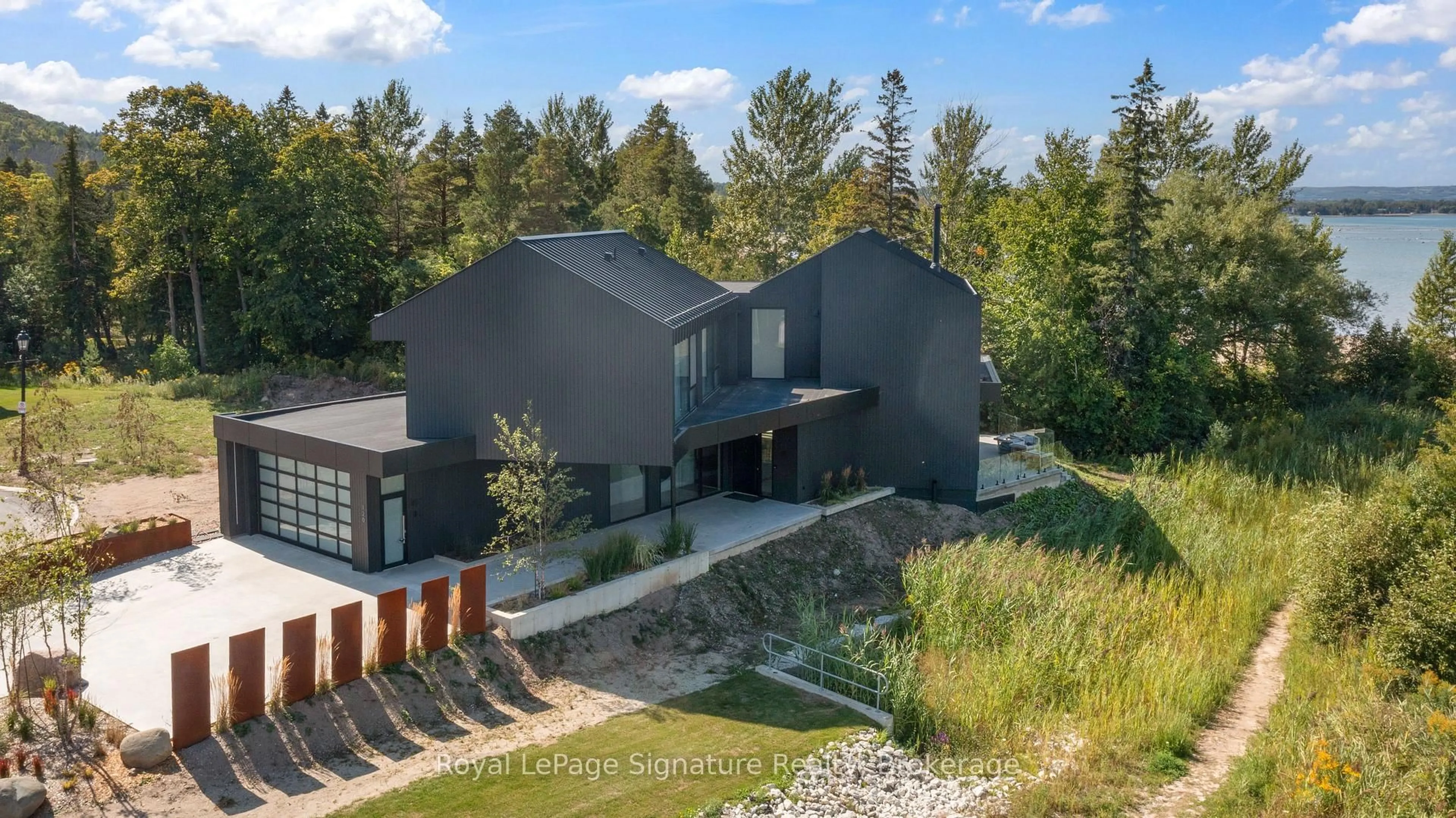 A pic from outside/outdoor area/front of a property/back of a property/a pic from drone, unknown for 120 Sebastian St, Blue Mountains Ontario N0H 1J0