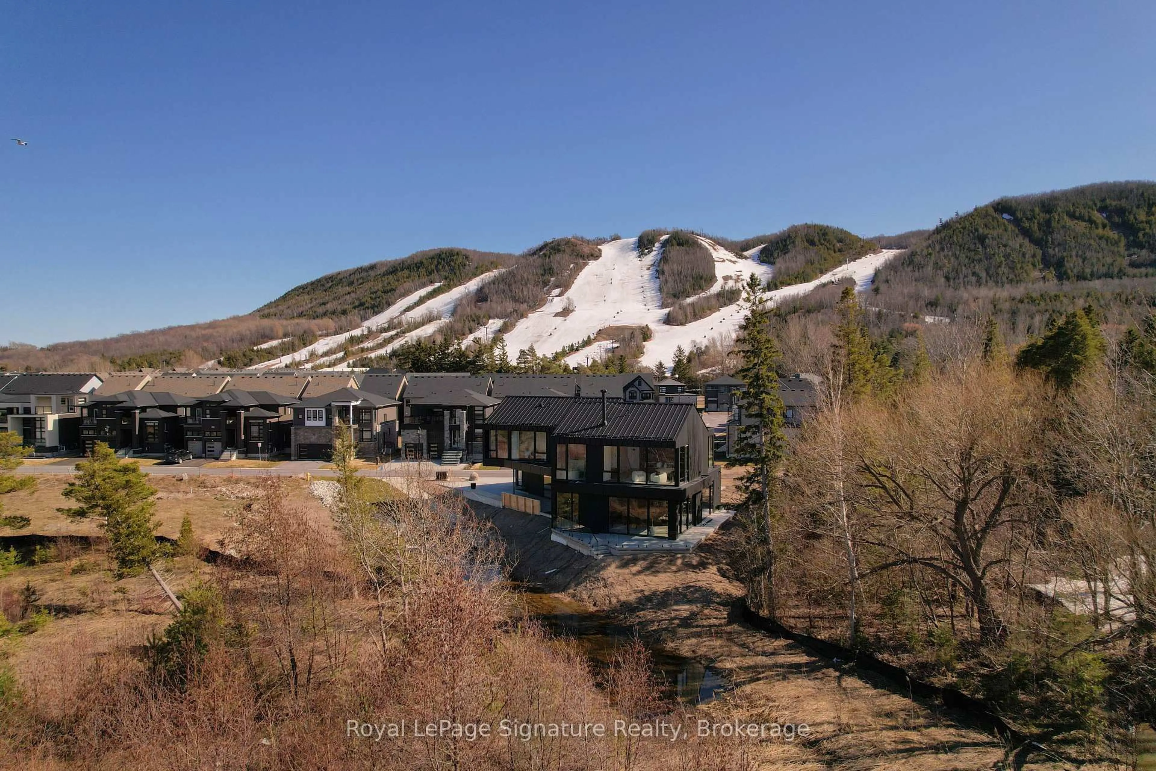 A pic from outside/outdoor area/front of a property/back of a property/a pic from drone, mountain view for 120 Sebastian St, Blue Mountains Ontario N0H 1J0