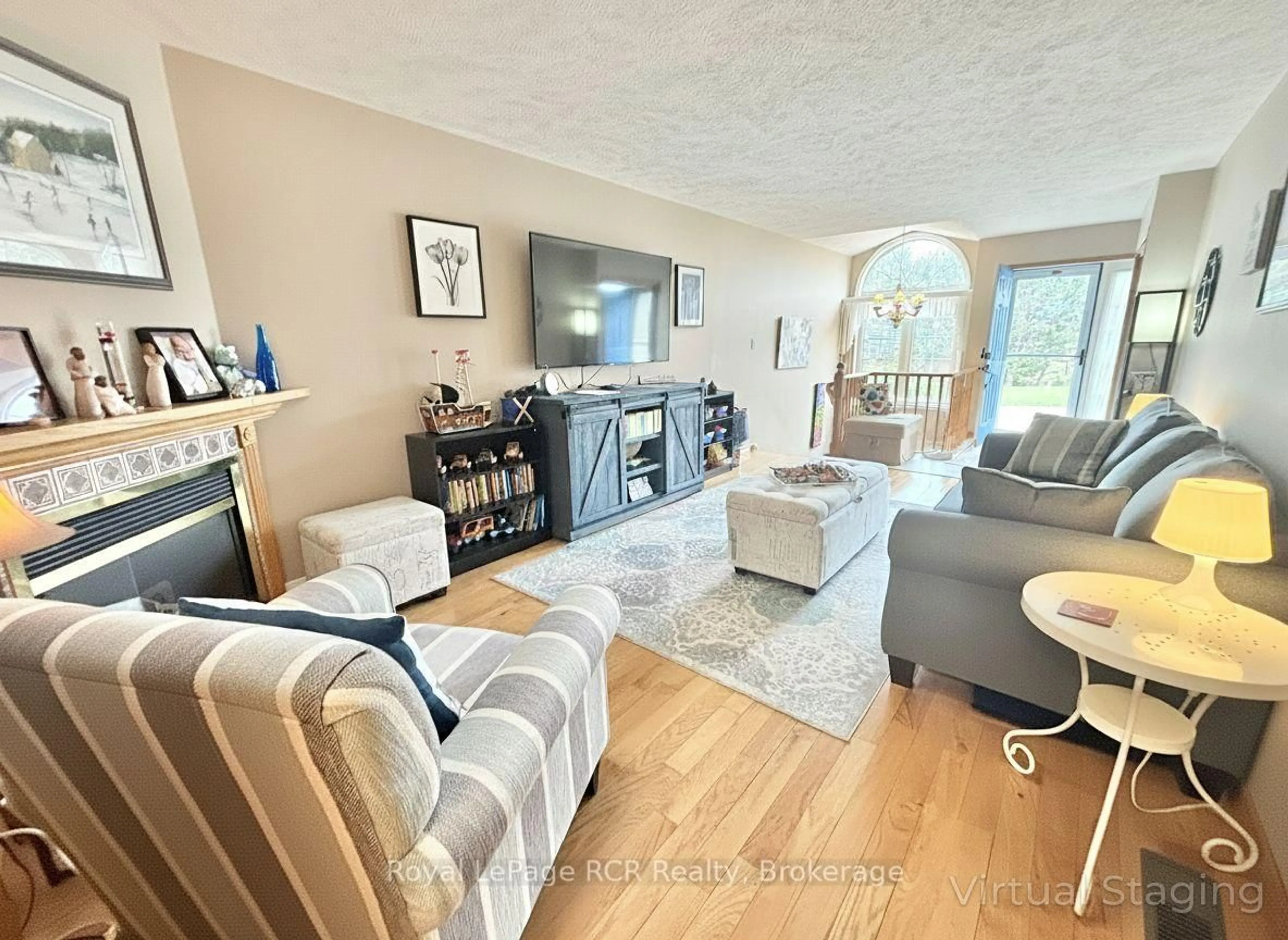Living room with furniture, unknown for 872 9TH A East Ave, Owen Sound Ontario N4K 6Y6
