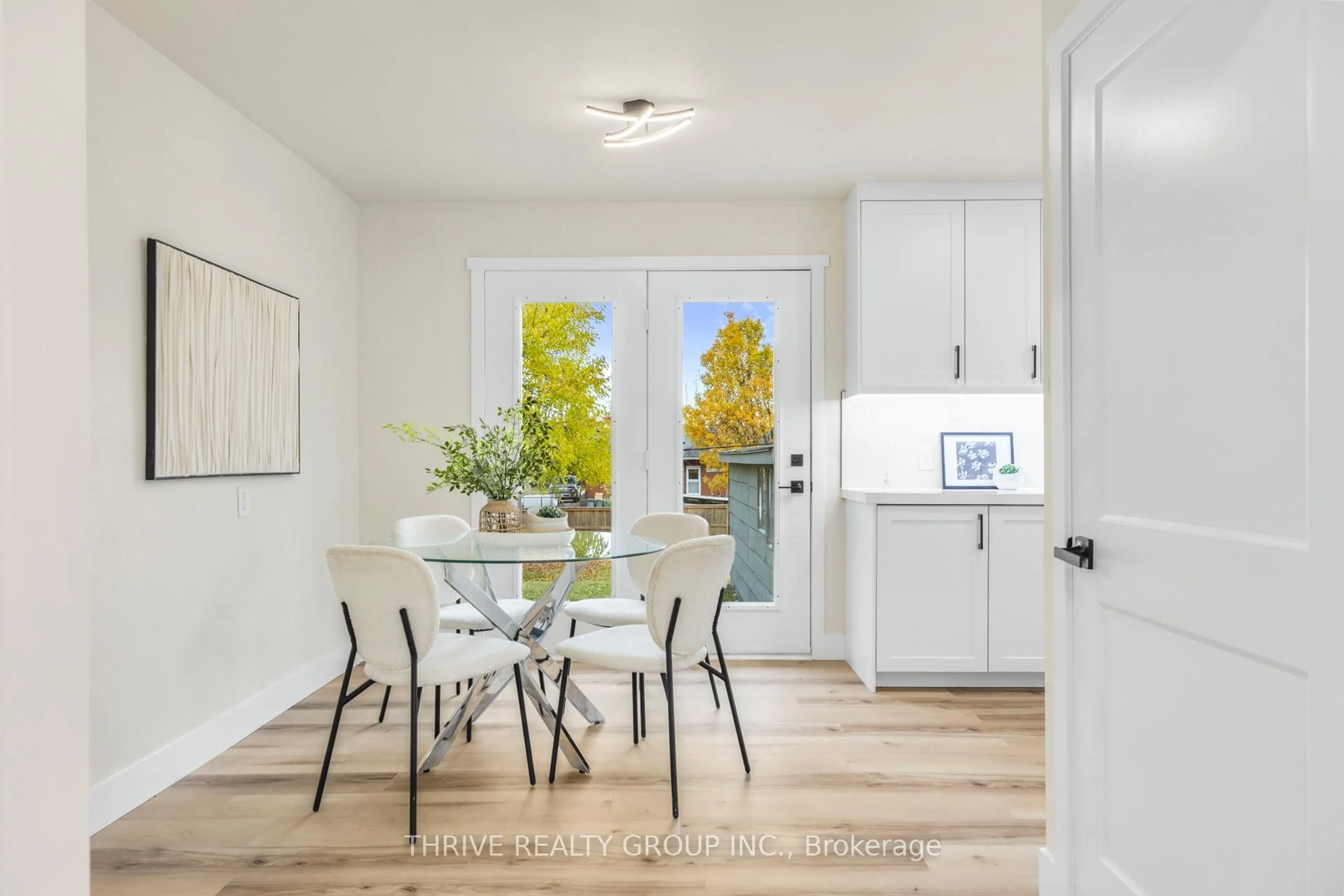 Dining room, wood/laminate floor for 239 Commissioners Rd, London South Ontario N6J 1Y2