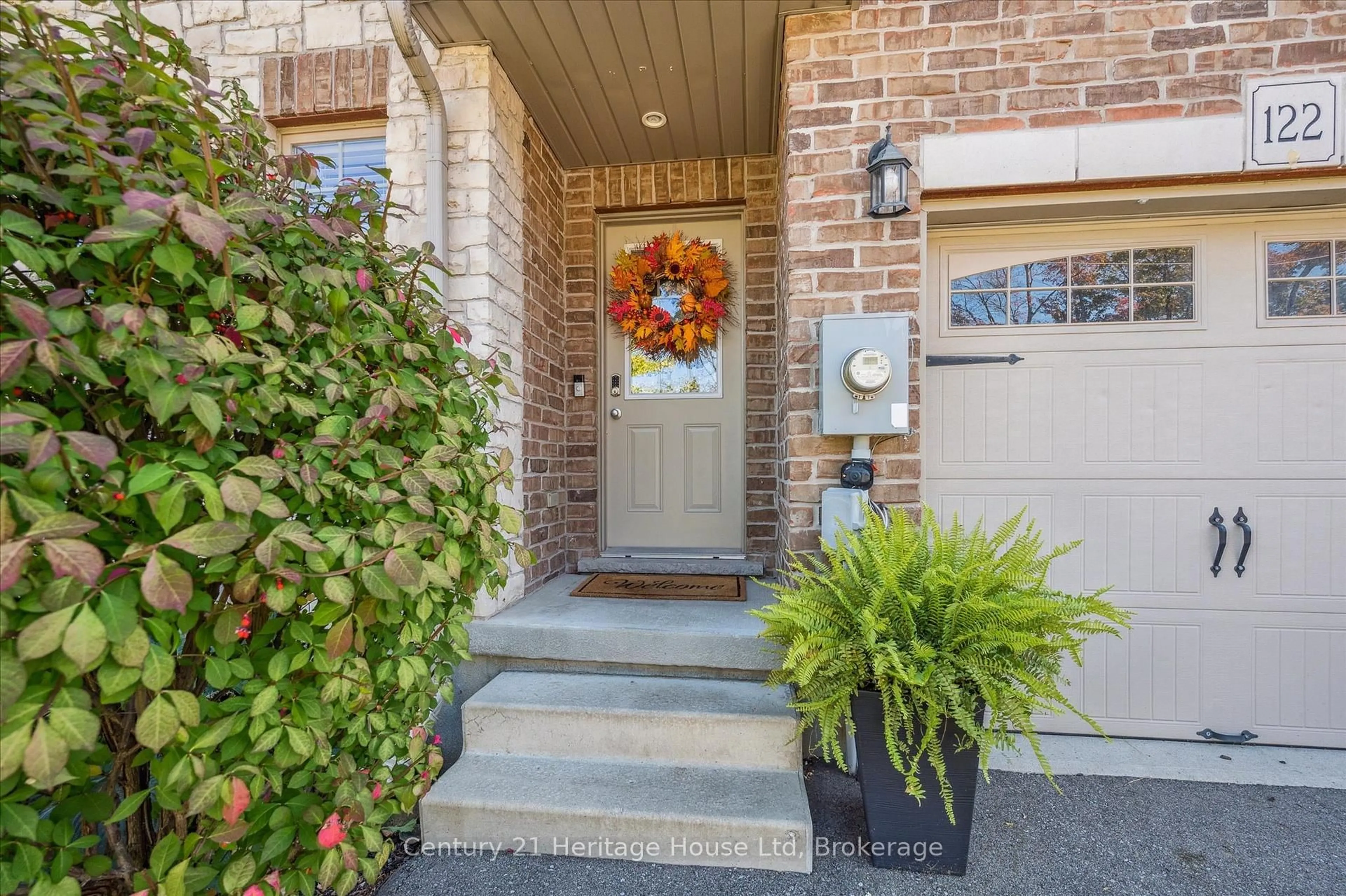 Indoor entryway for 122 Creighton Ave, Guelph Ontario N1E 0H8