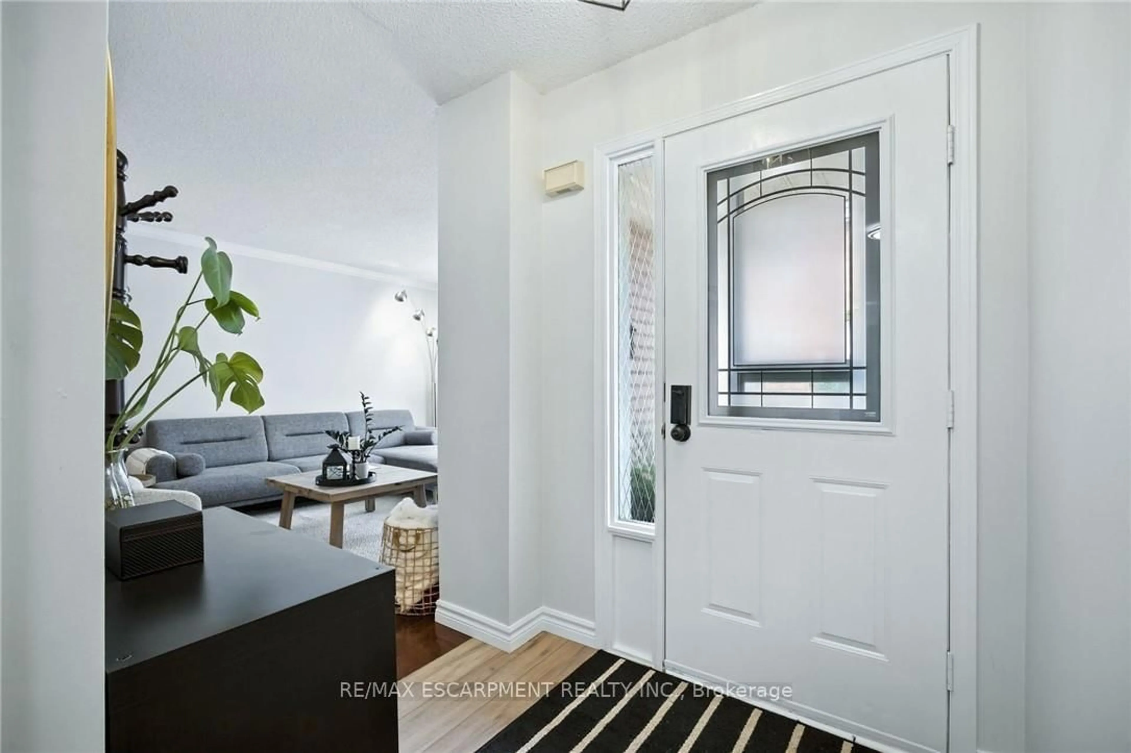 Indoor entryway for 38 Locke St, Hamilton Ontario L8P 3Z8