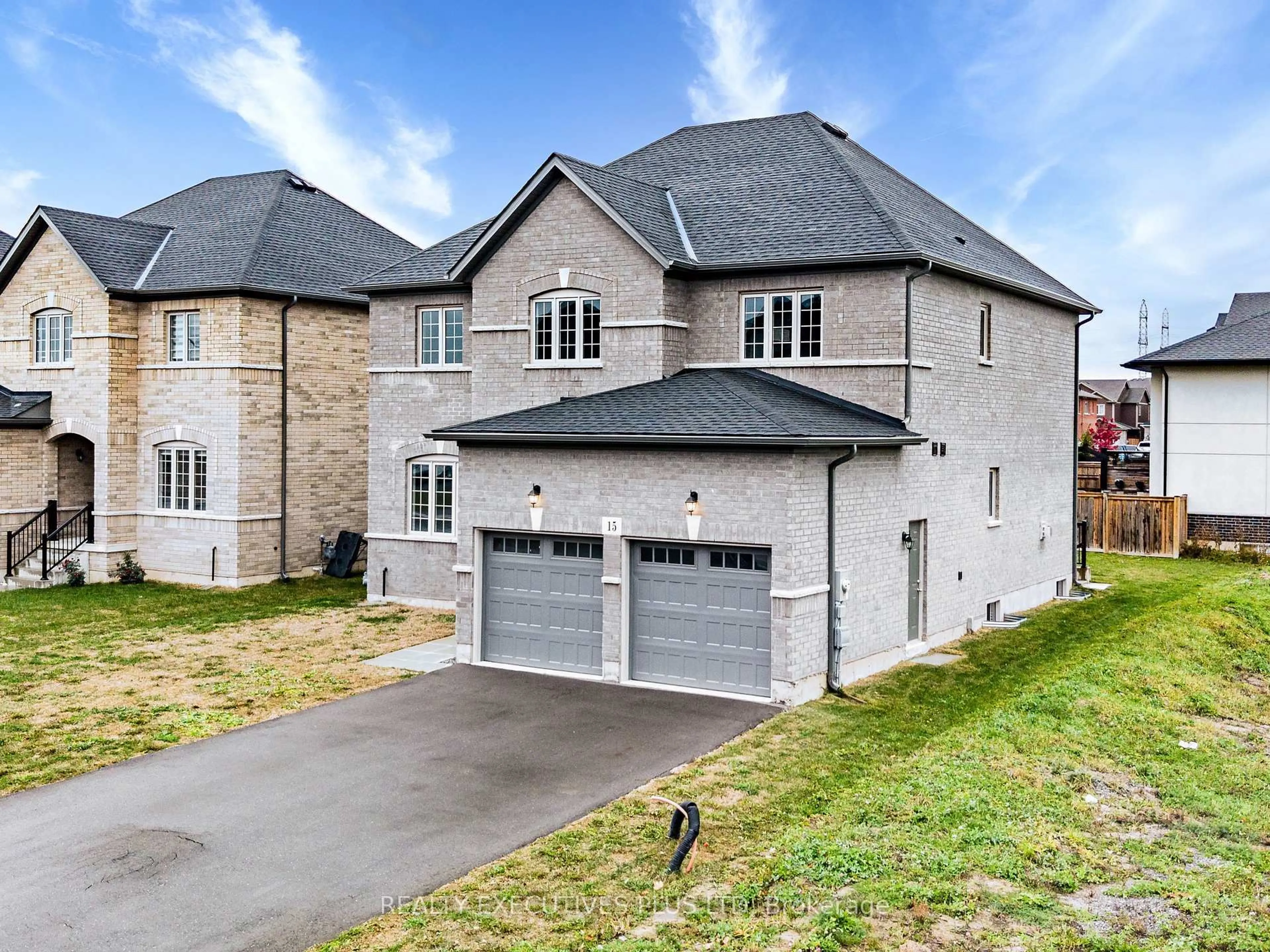 Home with brick exterior material, street for 15 Venture Way, Thorold Ontario L2V 0G9