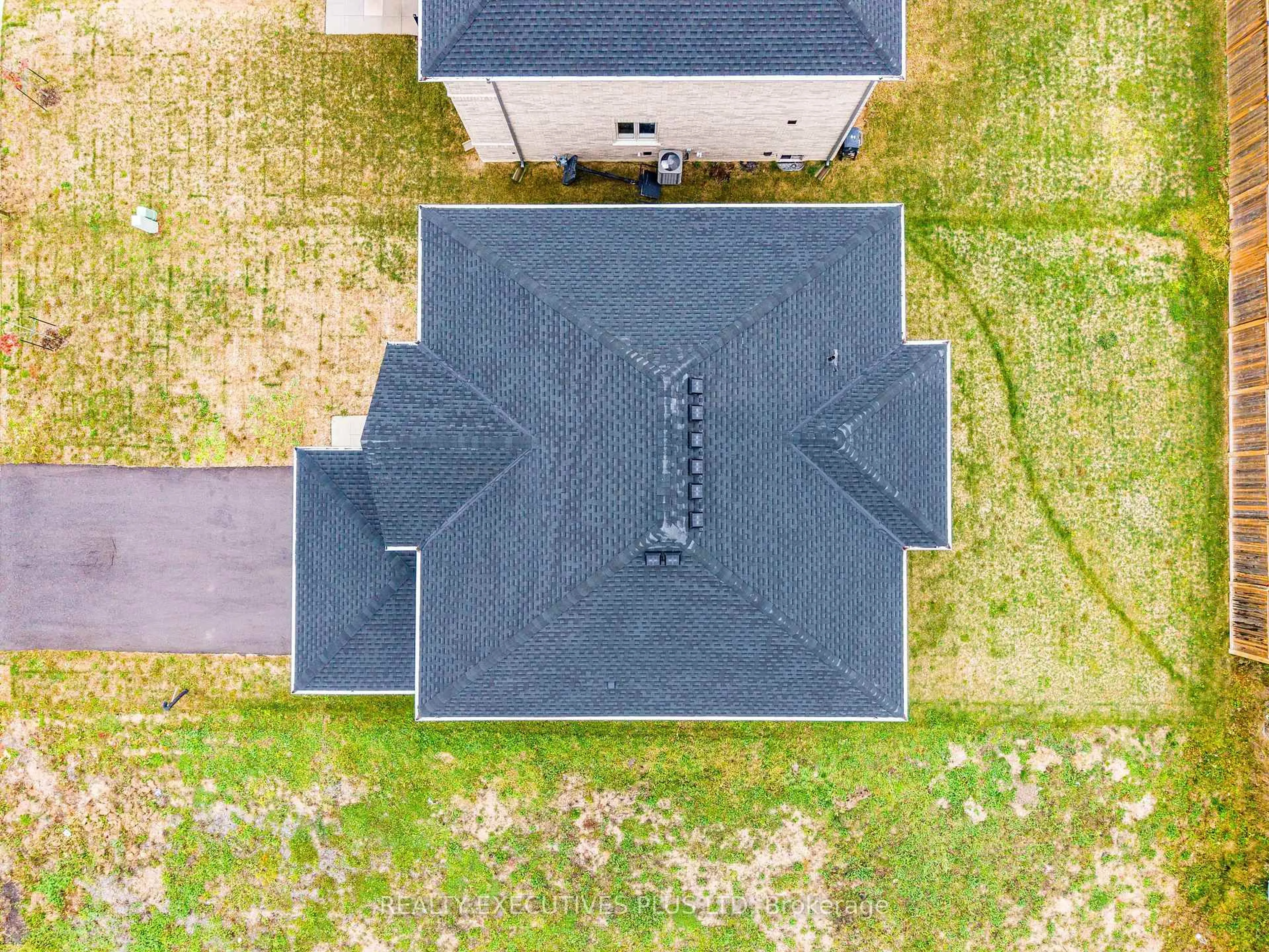 A pic from outside/outdoor area/front of a property/back of a property/a pic from drone, building for 15 Venture Way, Thorold Ontario L2V 0G9