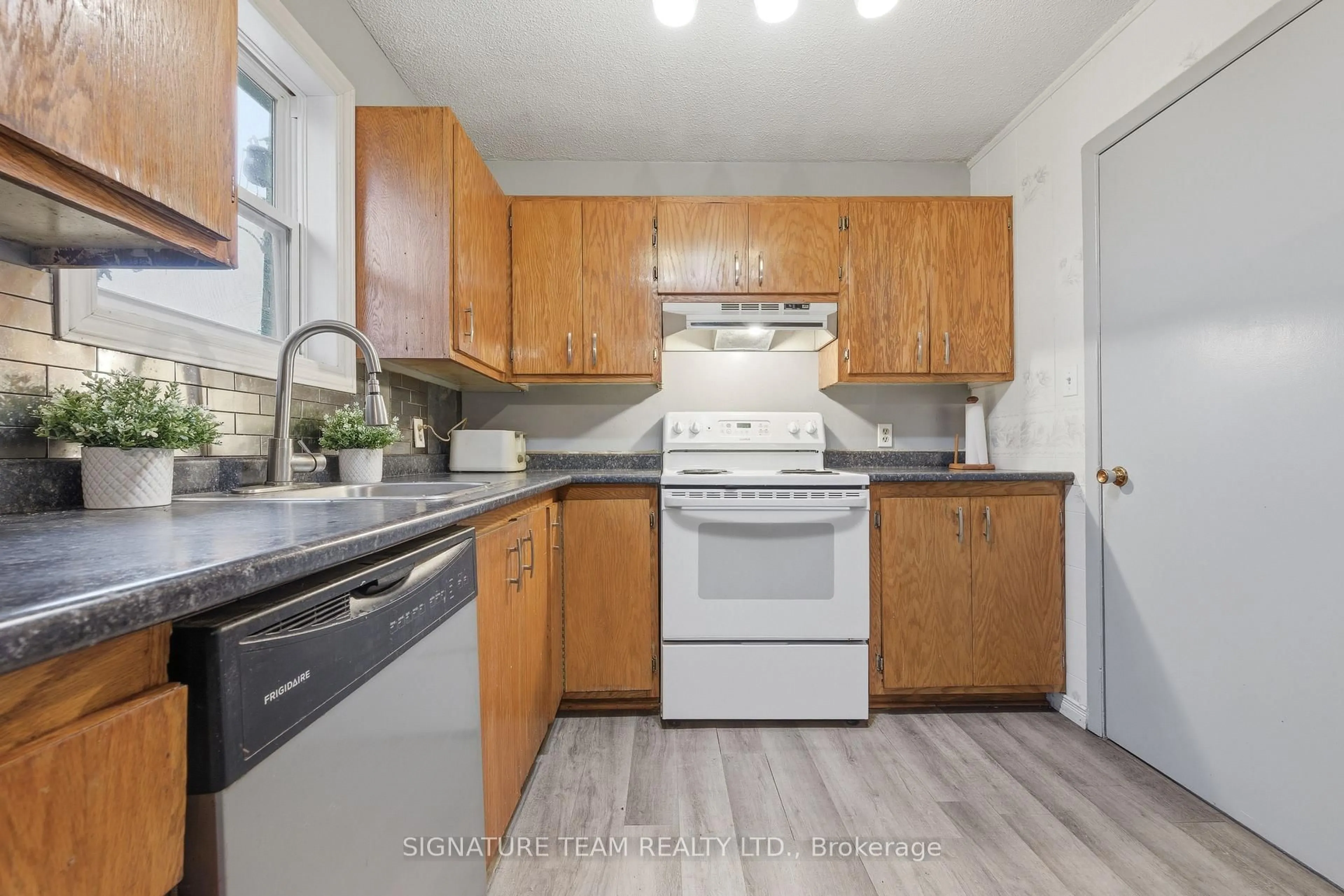 Standard kitchen, unknown for 279 Jessie St, Eganville Ontario K0J 1T0