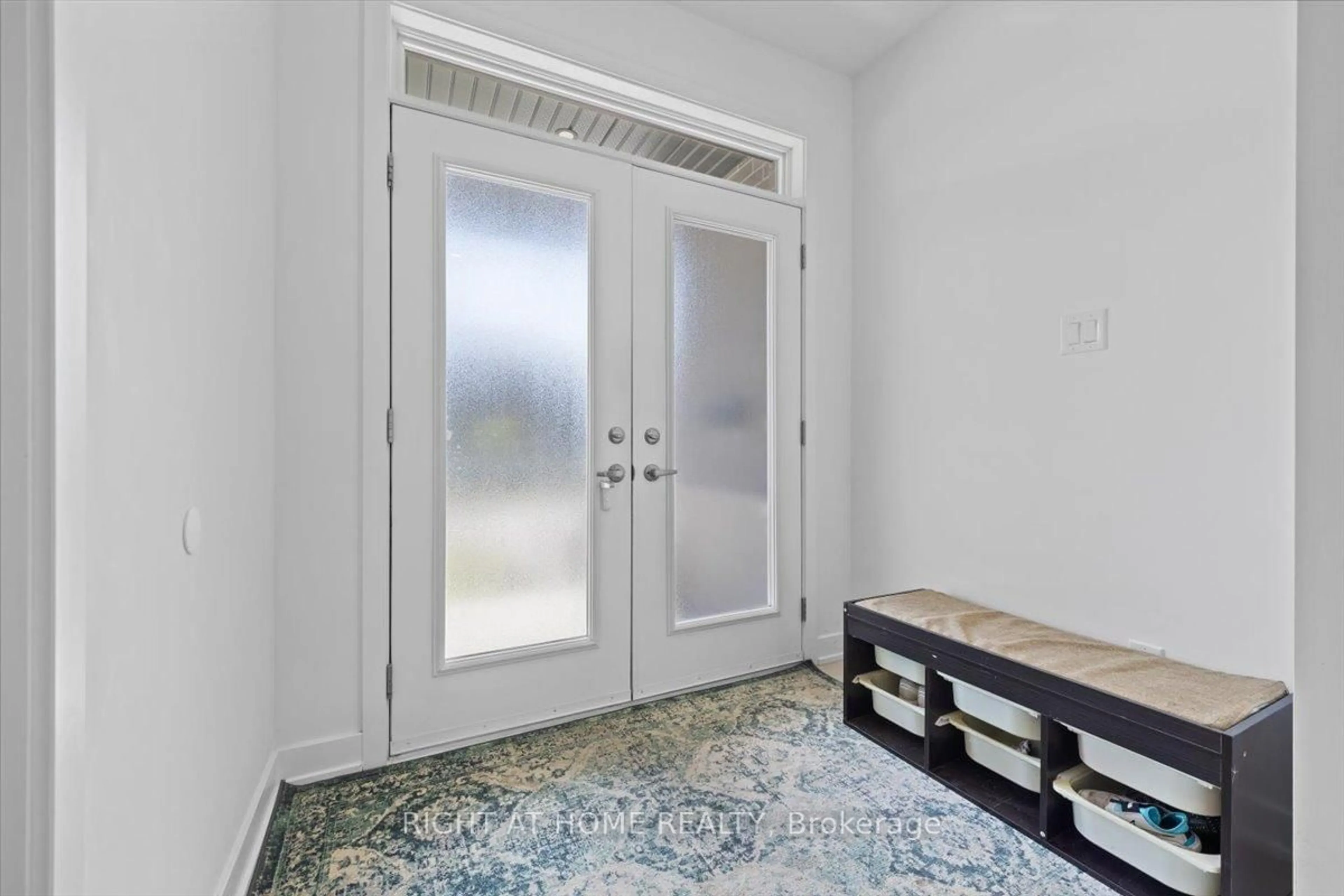 Indoor entryway for 2020 ACOUSTIC Way, Ottawa Ontario K4M 0L7