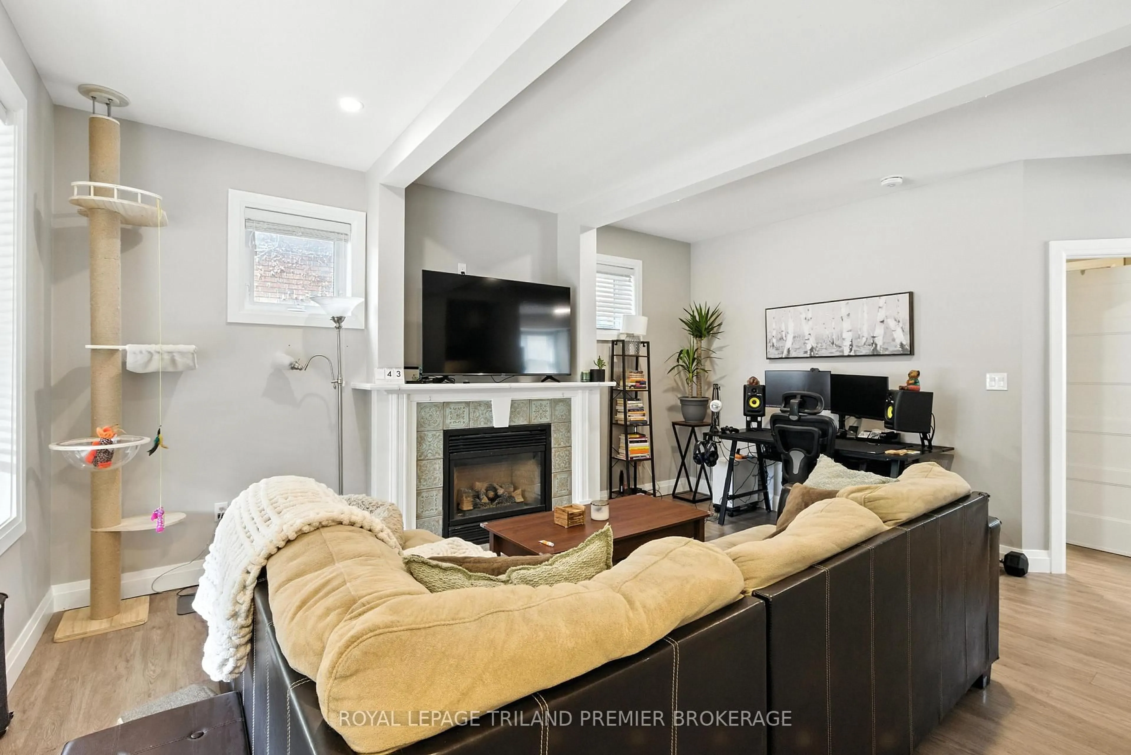 Living room with furniture, unknown for 636 Queens Ave, London East Ontario N5W 3H1