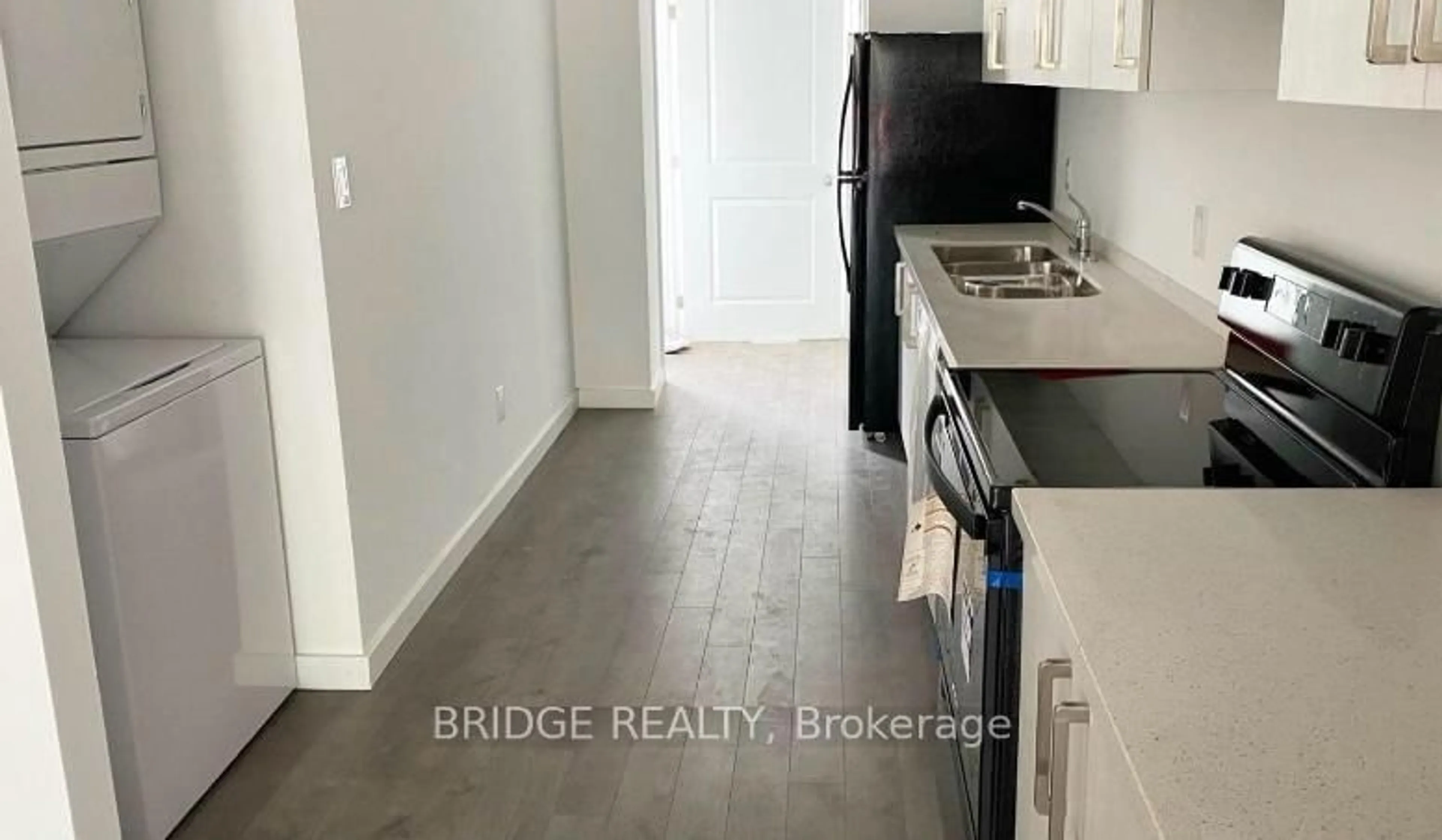 Standard kitchen, unknown for 366 Chaffey St, Welland Ontario L3B 2Z1