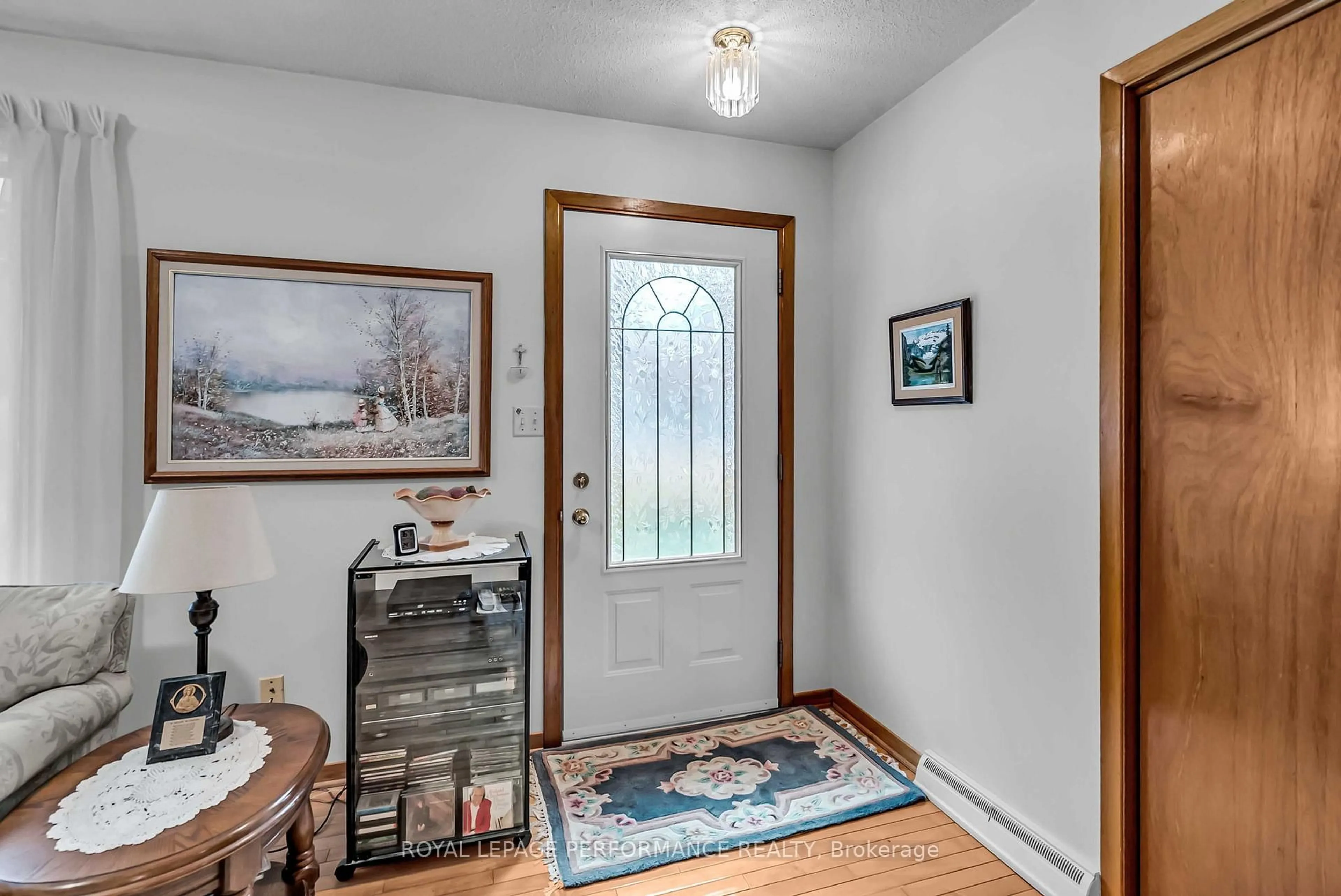 Indoor entryway for 1953 Concorde Ave, Cornwall Ontario K6H 6M3