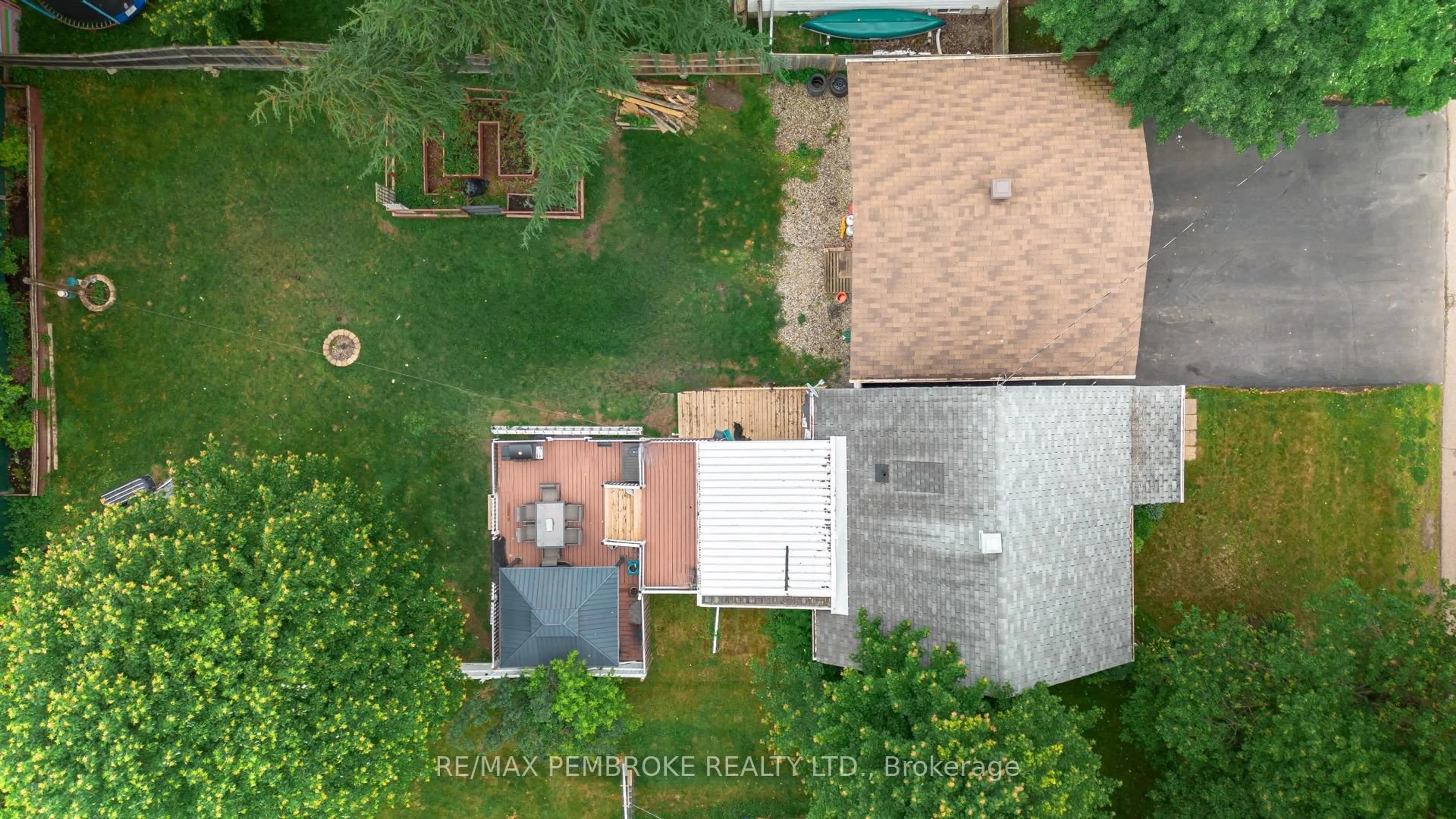 A pic from outside/outdoor area/front of a property/back of a property/a pic from drone, street for 363 Julien St, Pembroke Ontario K8A 3P8