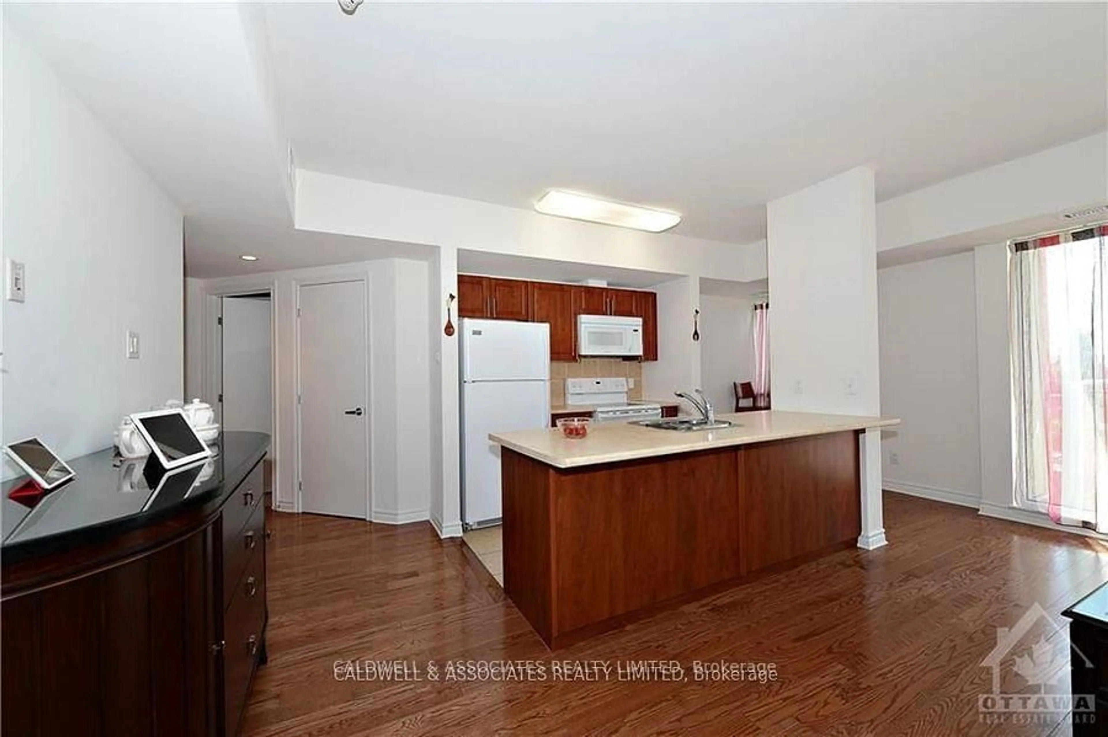 Standard kitchen, unknown for 234 Rideau St #1012, Ottawa Ontario K1N 0A9