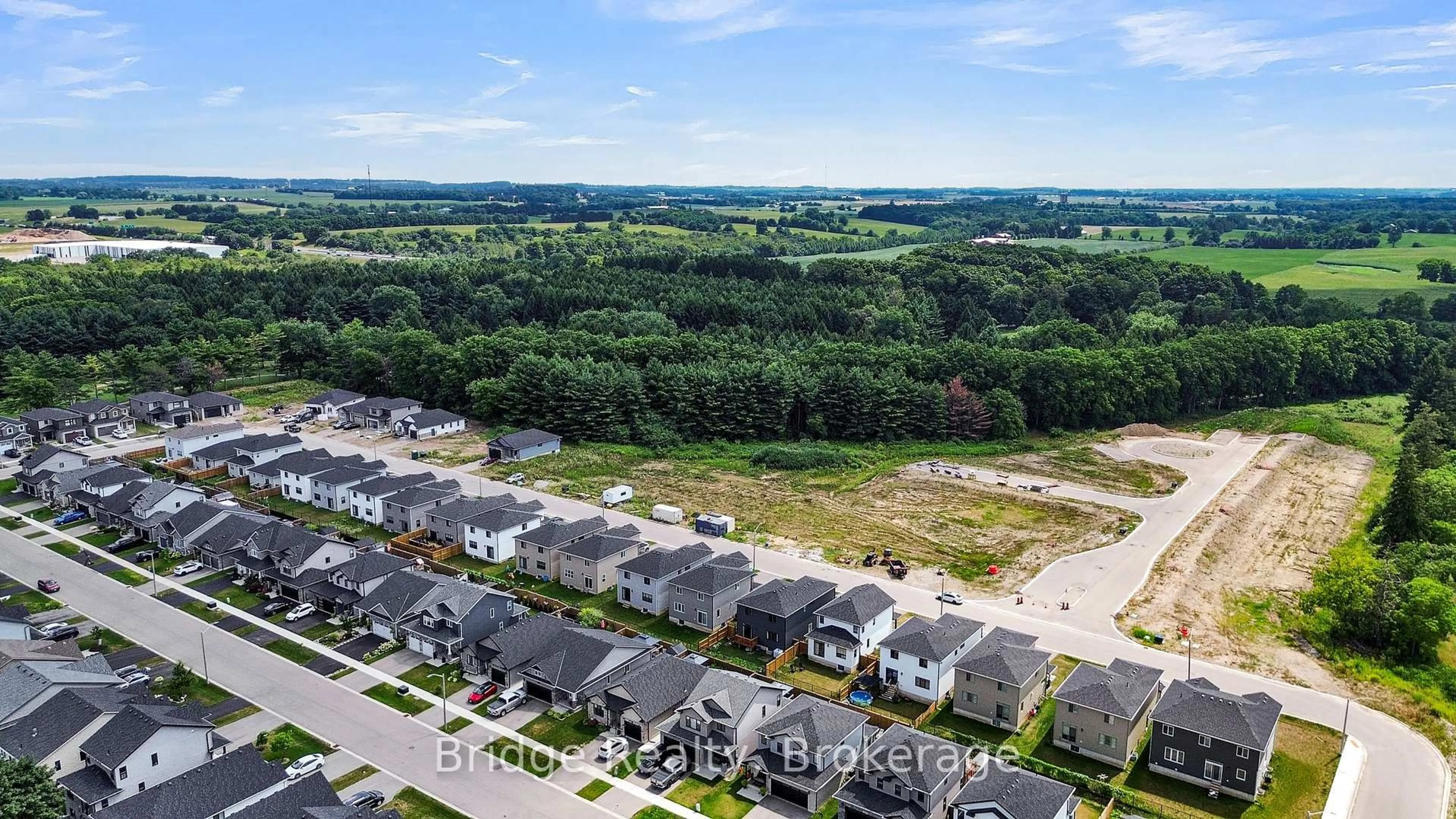 A pic from outside/outdoor area/front of a property/back of a property/a pic from drone, water/lake/river/ocean view for 66 Cash Cres, Ingersoll Ontario N5C 0E2