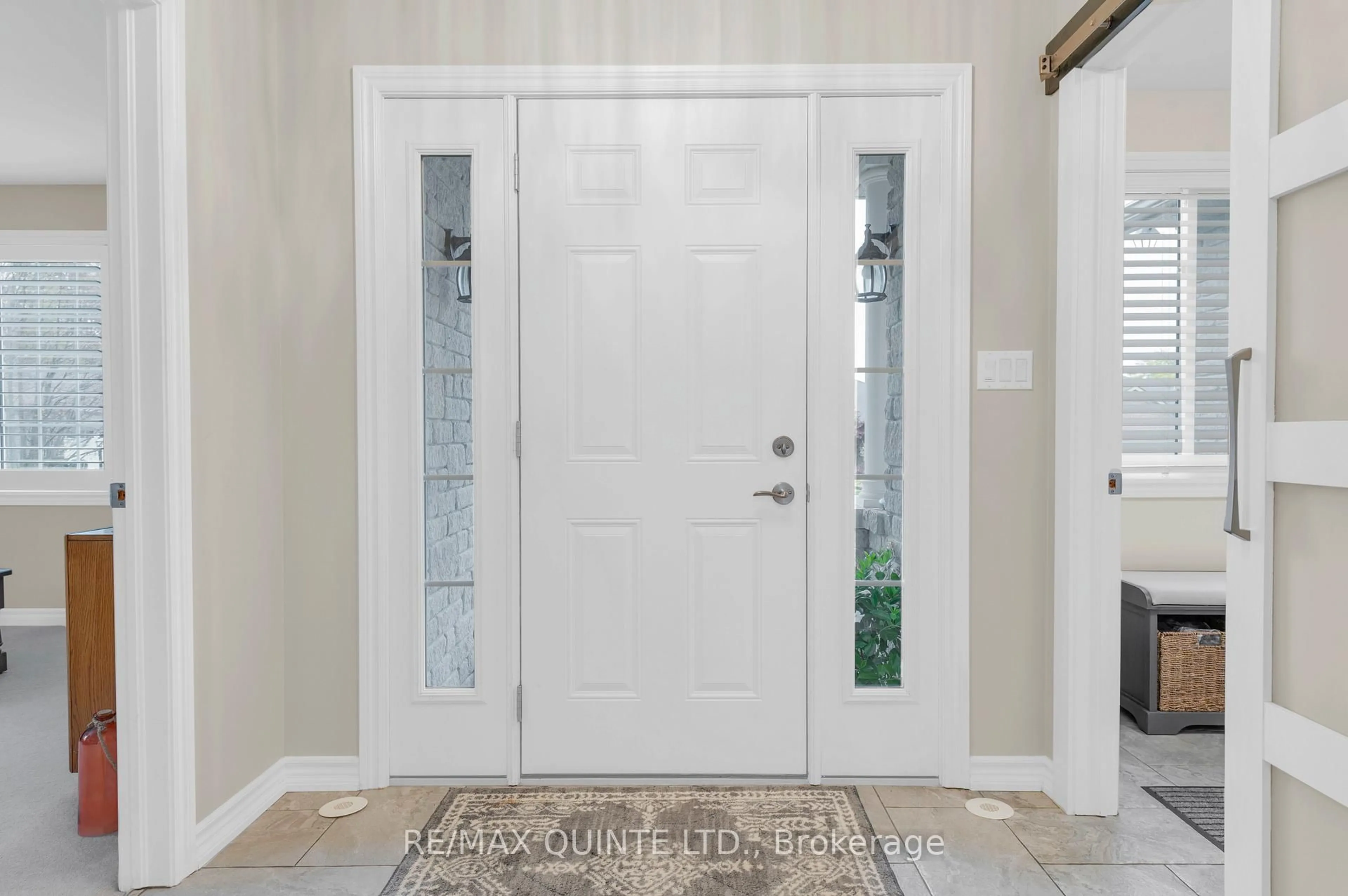 Indoor entryway for 5 Hickory Crt, Brighton Ontario K0K 1H0