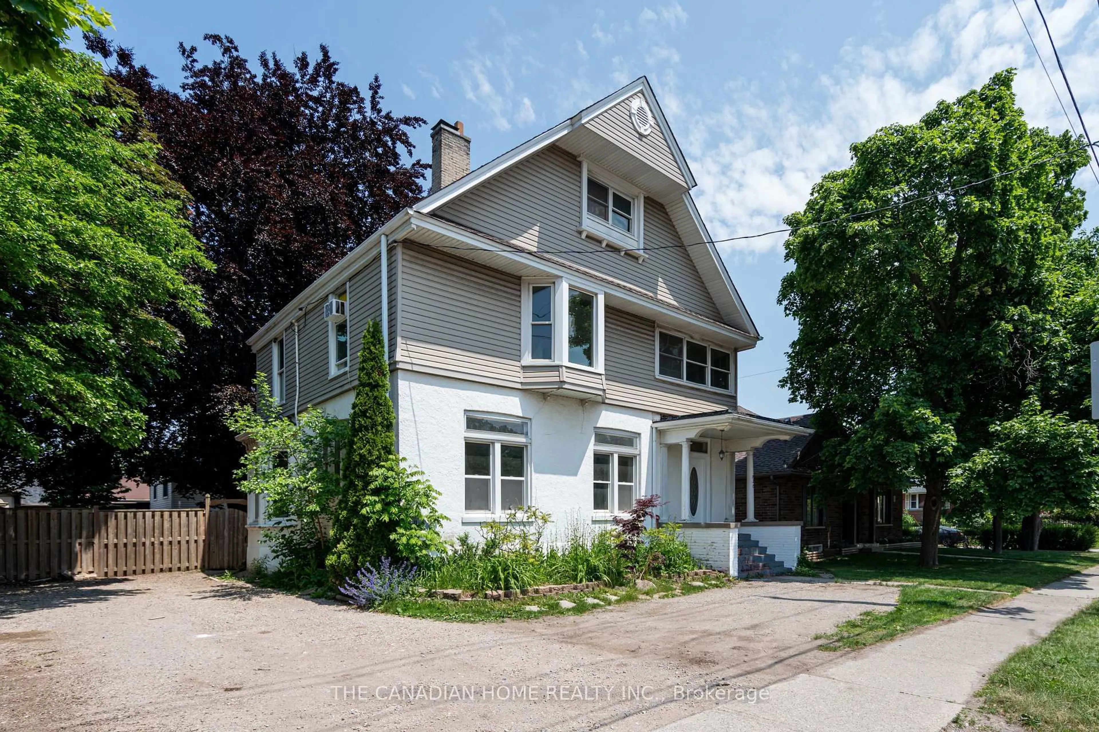 Unknown for 820 Colborne St, Brantford Ontario N3S 3S4