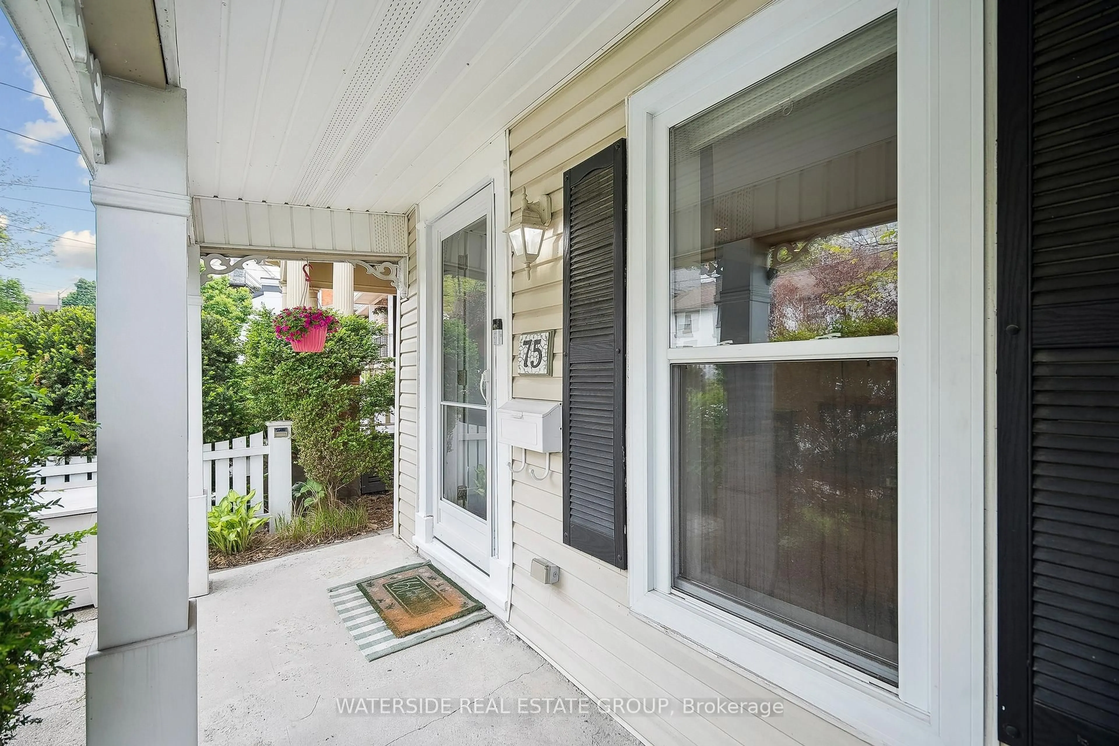 Unknown for 75 Ray St, Hamilton Ontario L8R 2X7