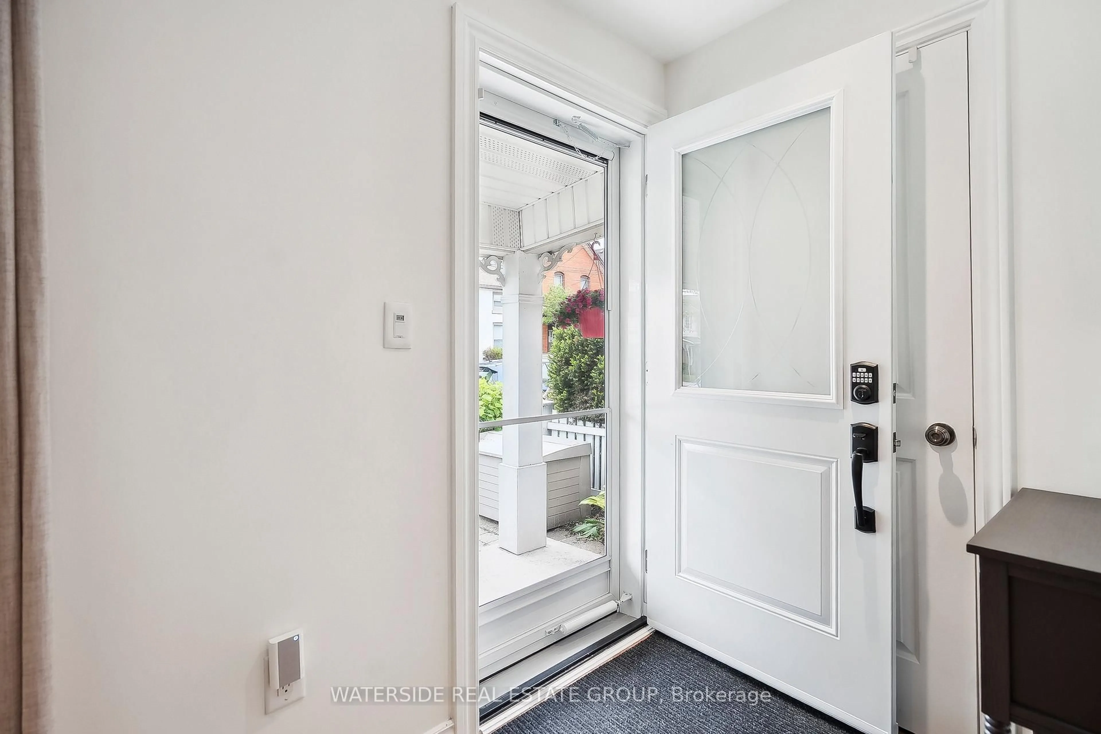 Indoor entryway for 75 Ray St, Hamilton Ontario L8R 2X7