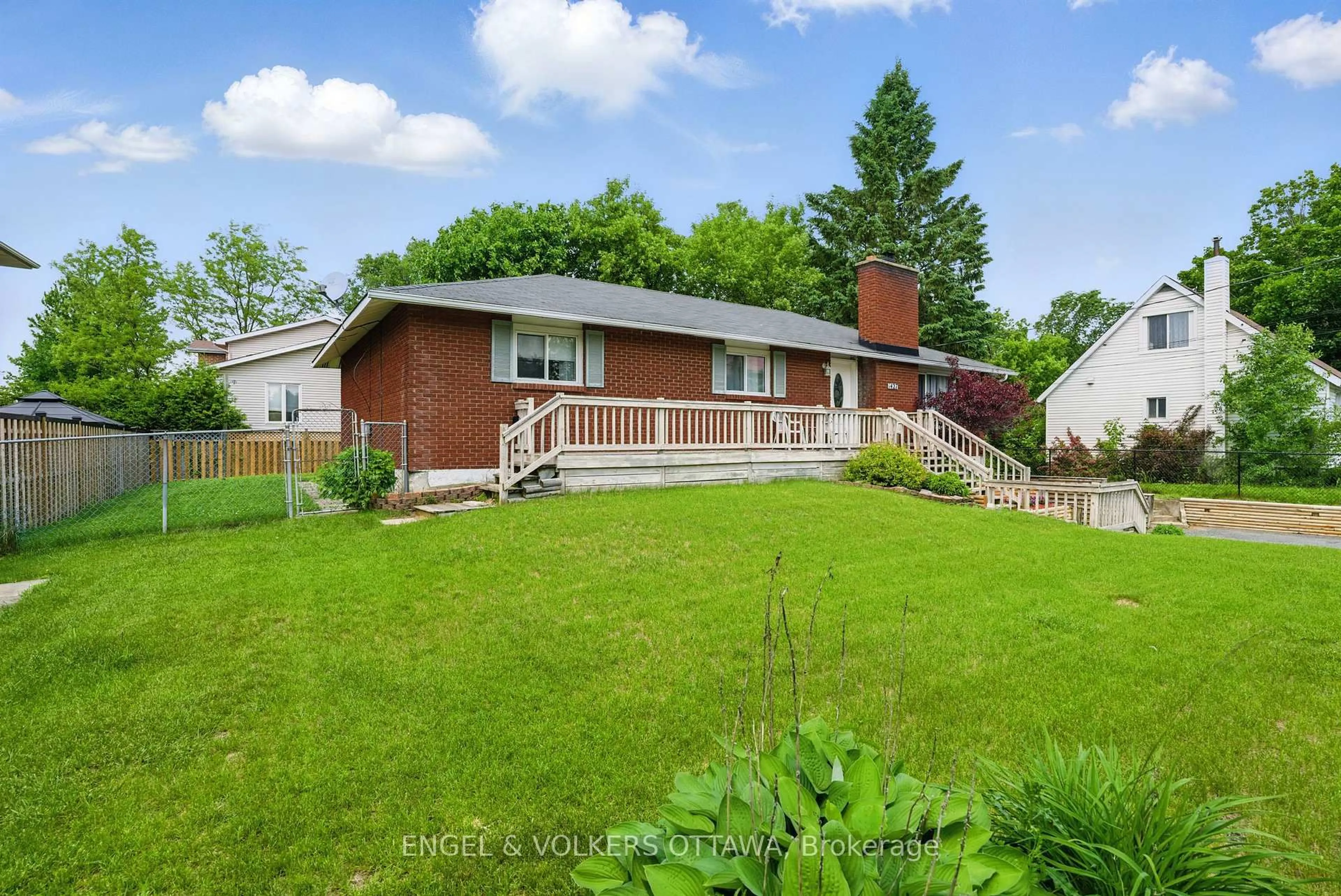 Unknown for 1427 Rosebella Ave, Ottawa Ontario K1T 1E5