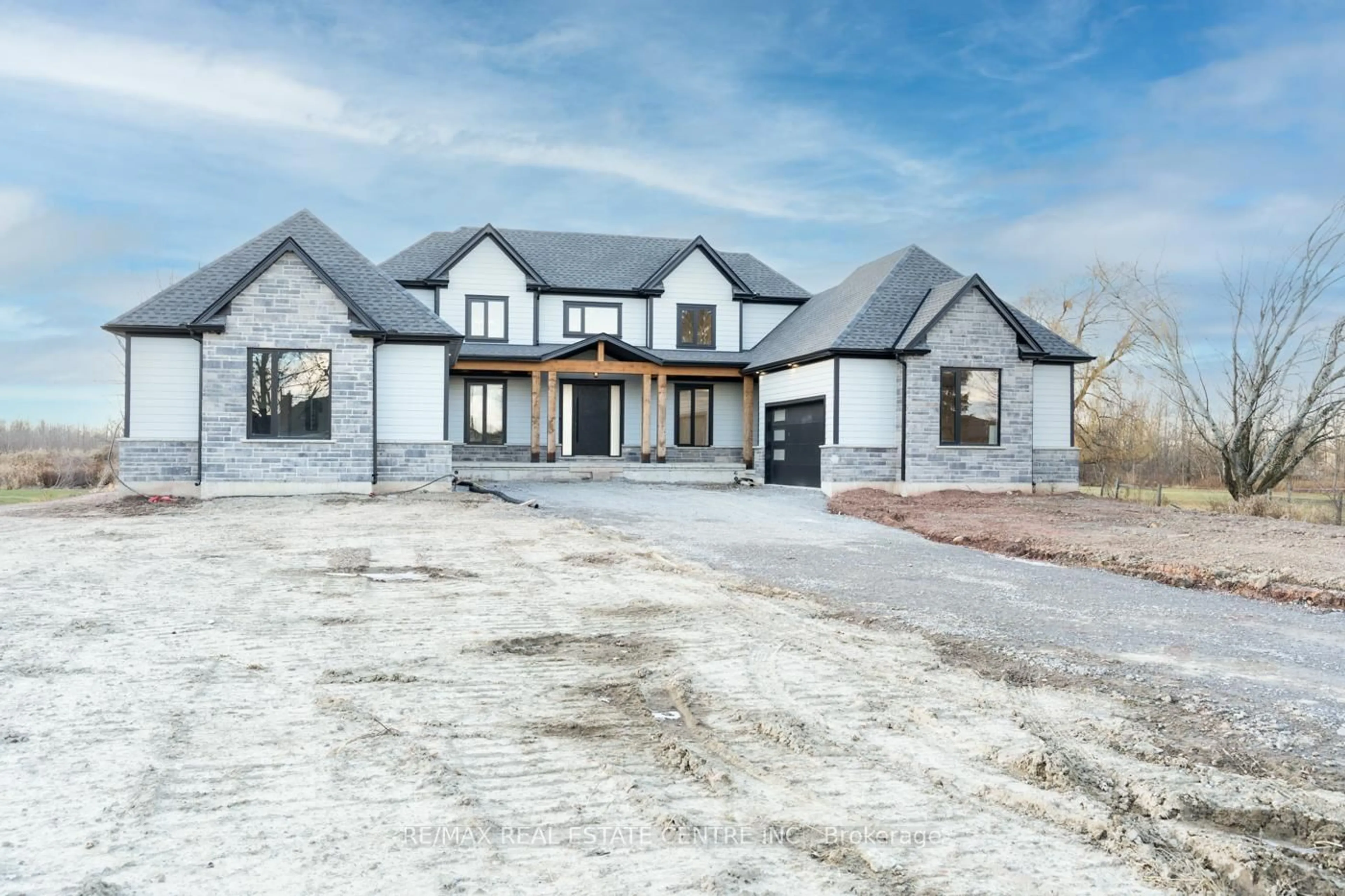 Home with brick exterior material, street for 256 Mountain Rd, Grimsby Ontario L3M 4E7