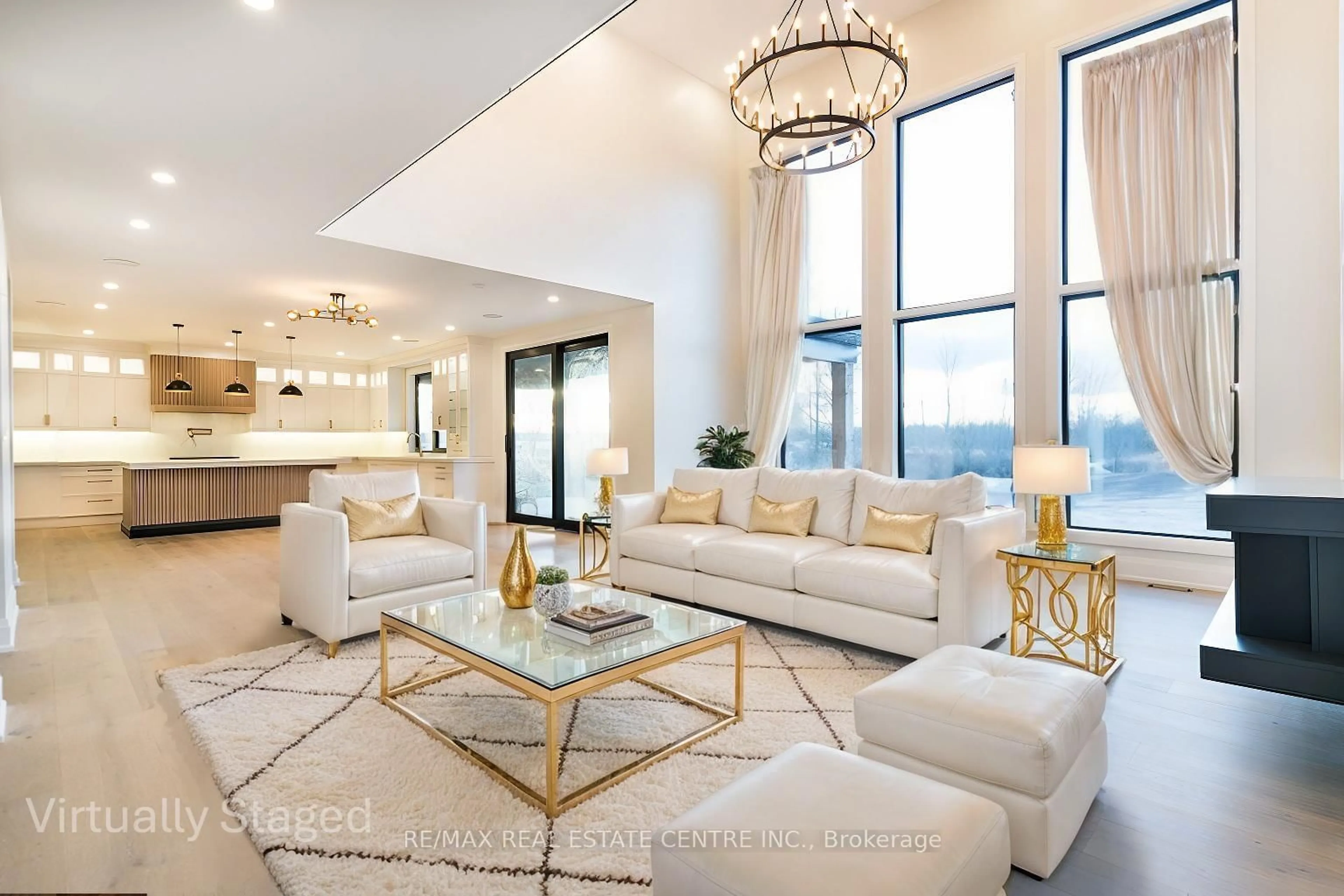 Living room with furniture, unknown for 256 Mountain Rd, Grimsby Ontario L3M 4E7