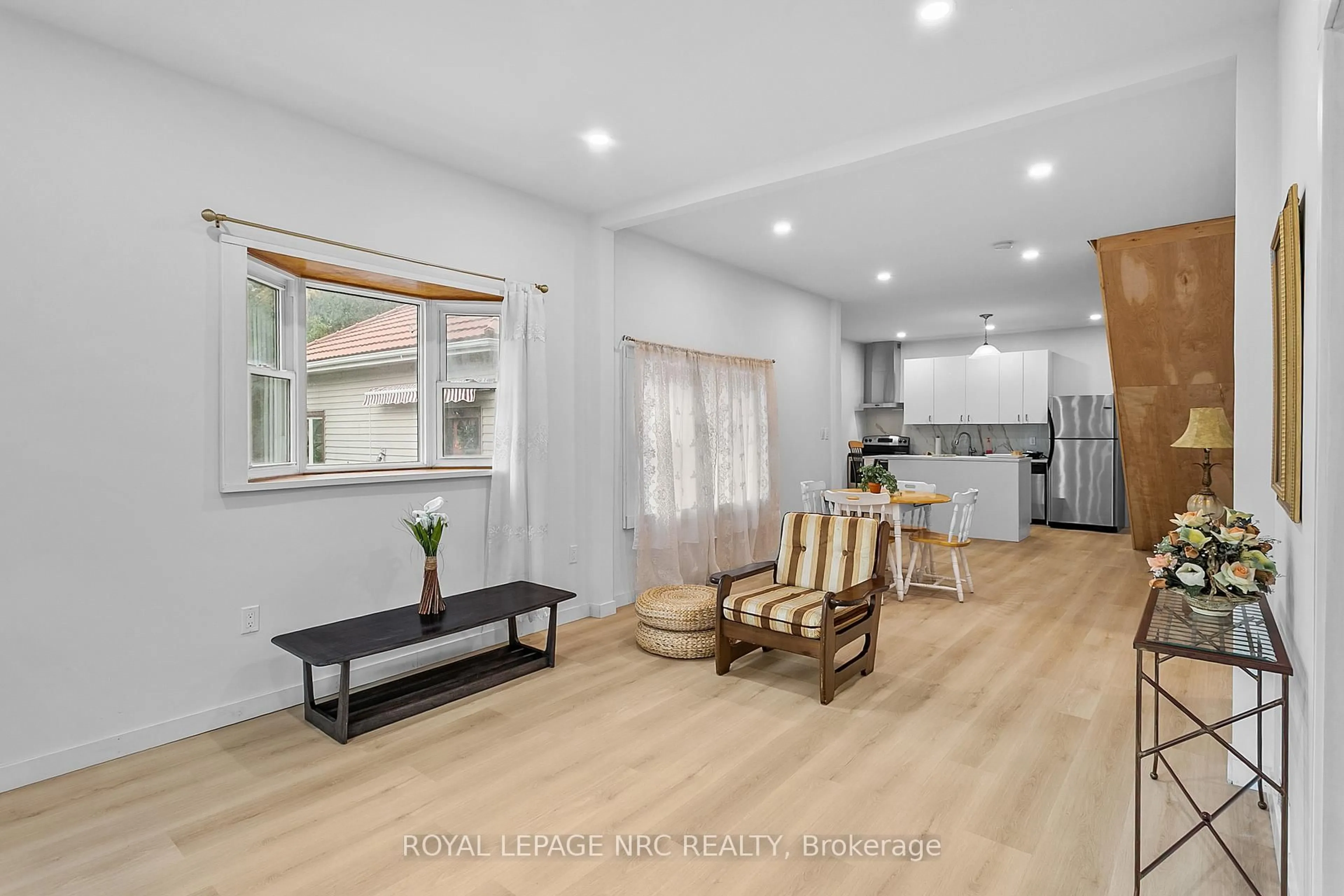 Open concept kitchen, wood/laminate floor for 45 PHIPPS St, Fort Erie Ontario L2A 2V3