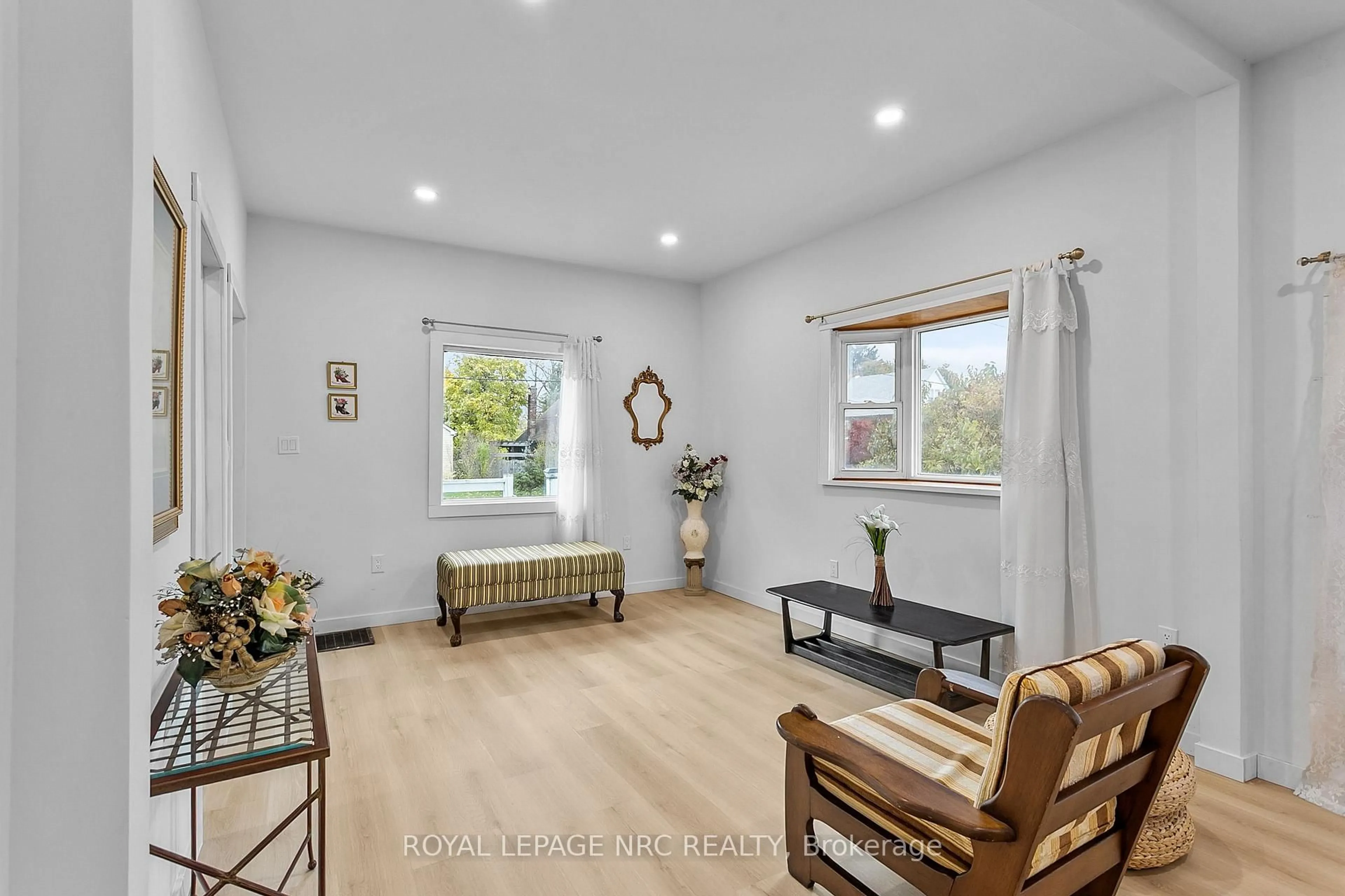 Living room with furniture, unknown for 45 PHIPPS St, Fort Erie Ontario L2A 2V3