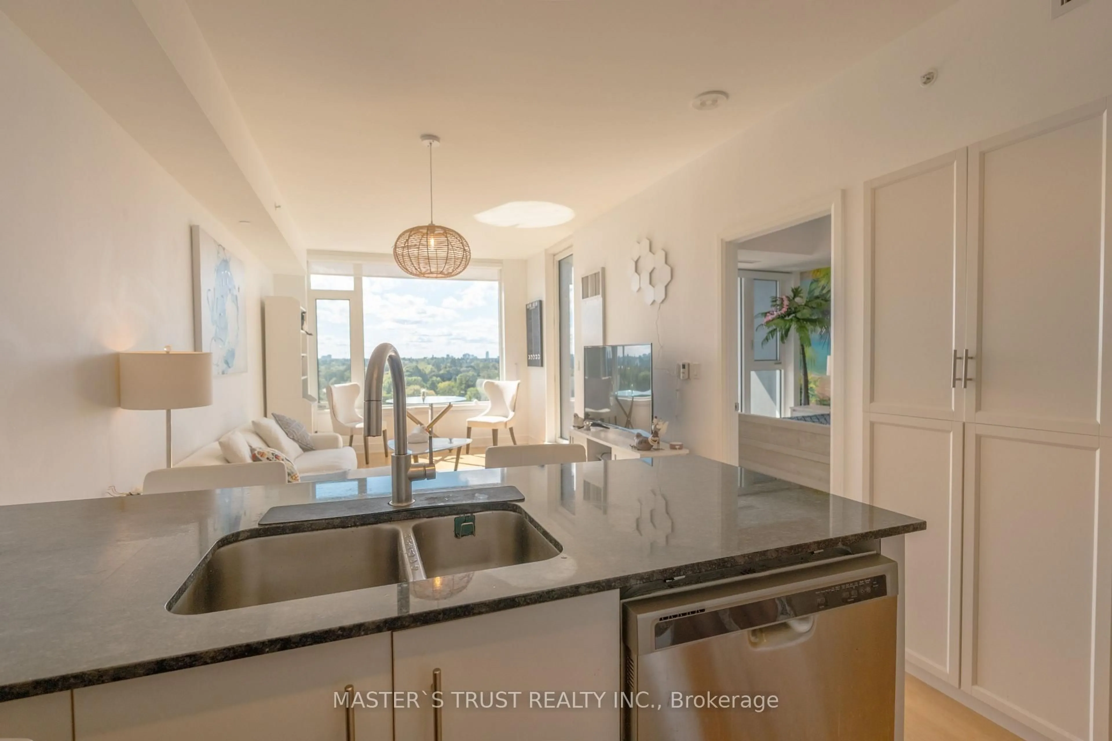 Open concept kitchen, ceramic/tile floor for 1102-1035 Bank St, Ottawa Ontario K1S 5K3