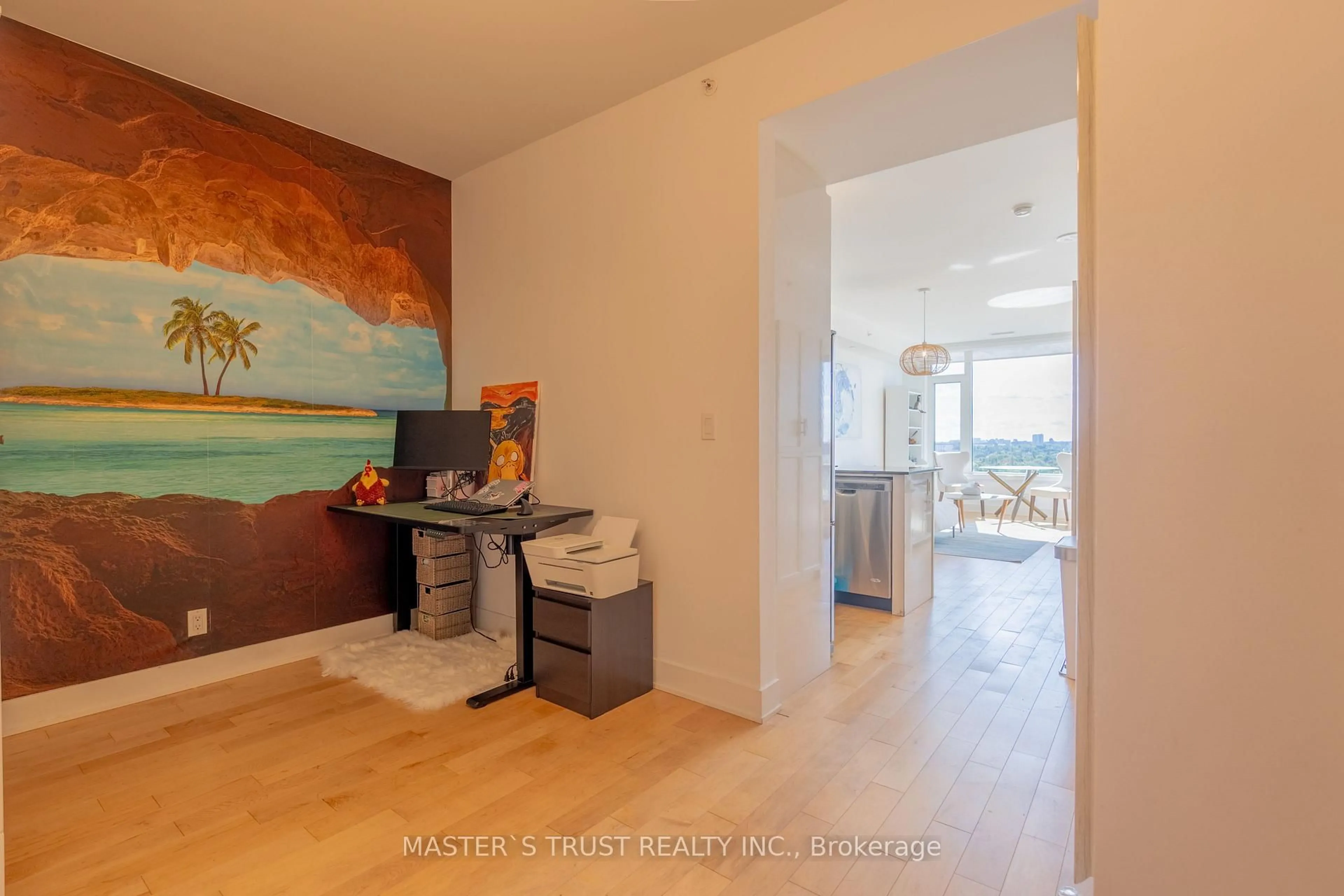 Indoor entryway for 1102-1035 Bank St, Ottawa Ontario K1S 5K3