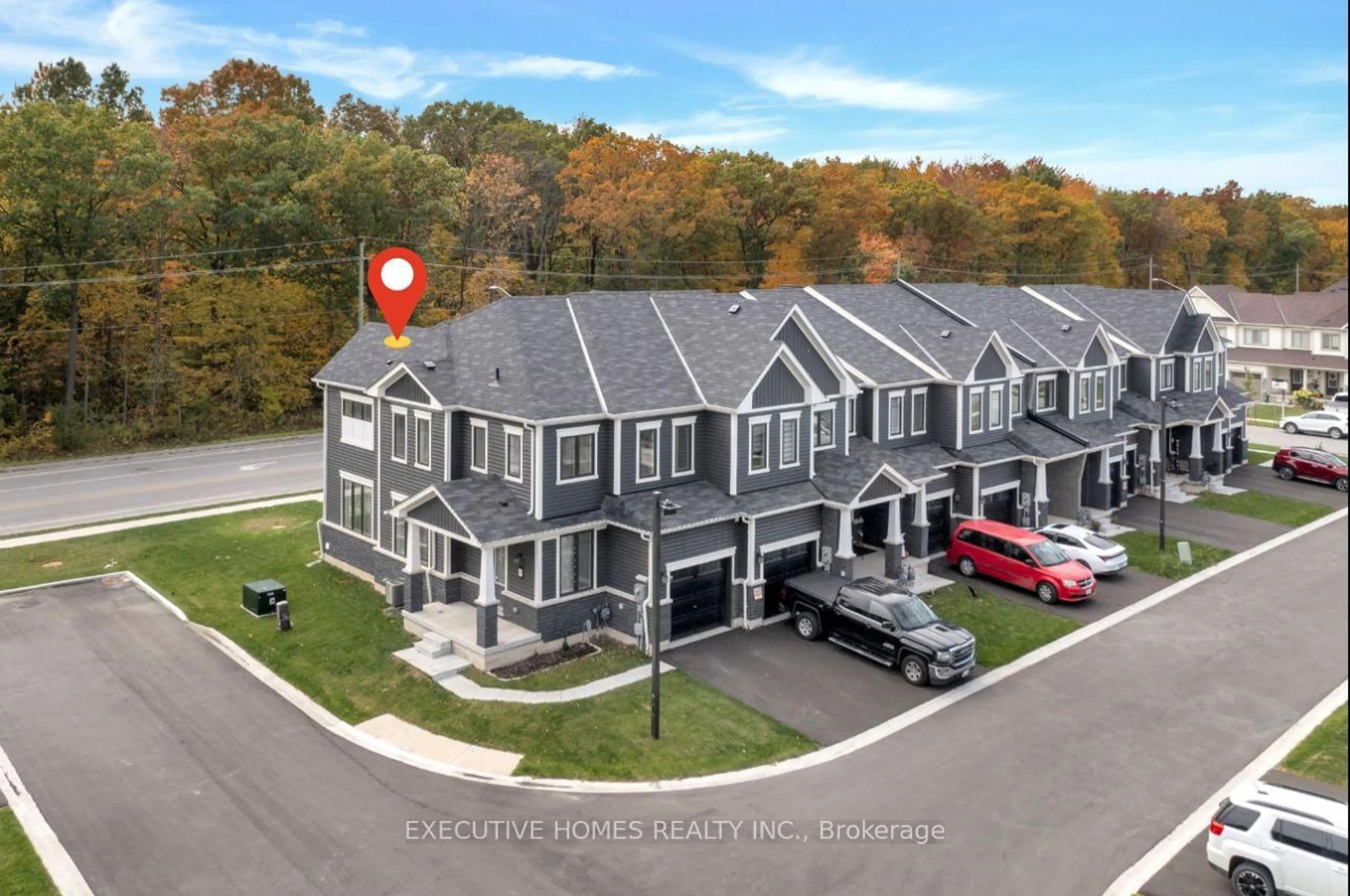 A pic from outside/outdoor area/front of a property/back of a property/a pic from drone, street for 8273 Tulip Tree Dr #8, Niagara Falls Ontario L2H 3S8