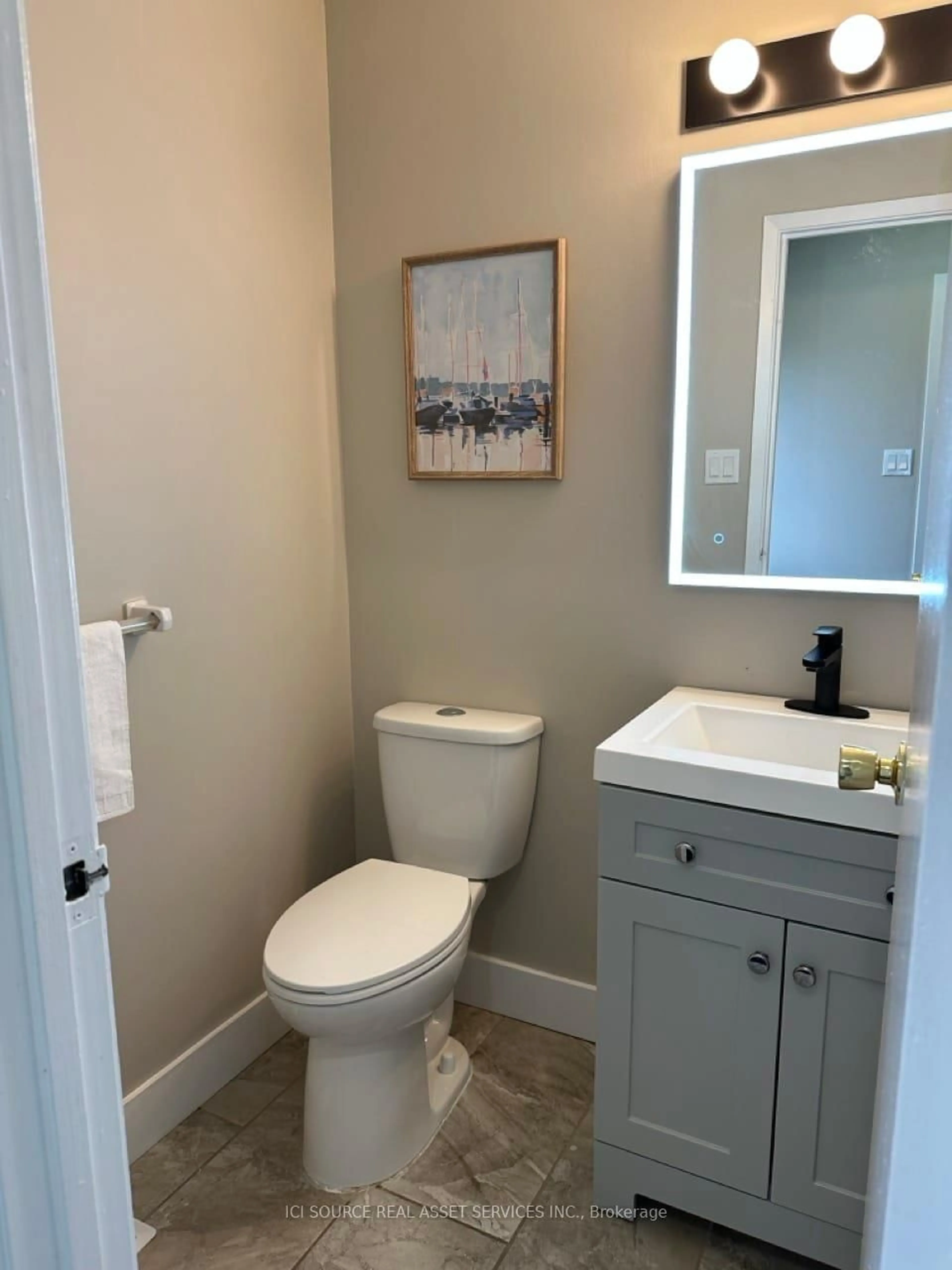 Standard bathroom, ceramic/tile floor for 75 Ansondale Rd #16, London South Ontario N6C 5W3