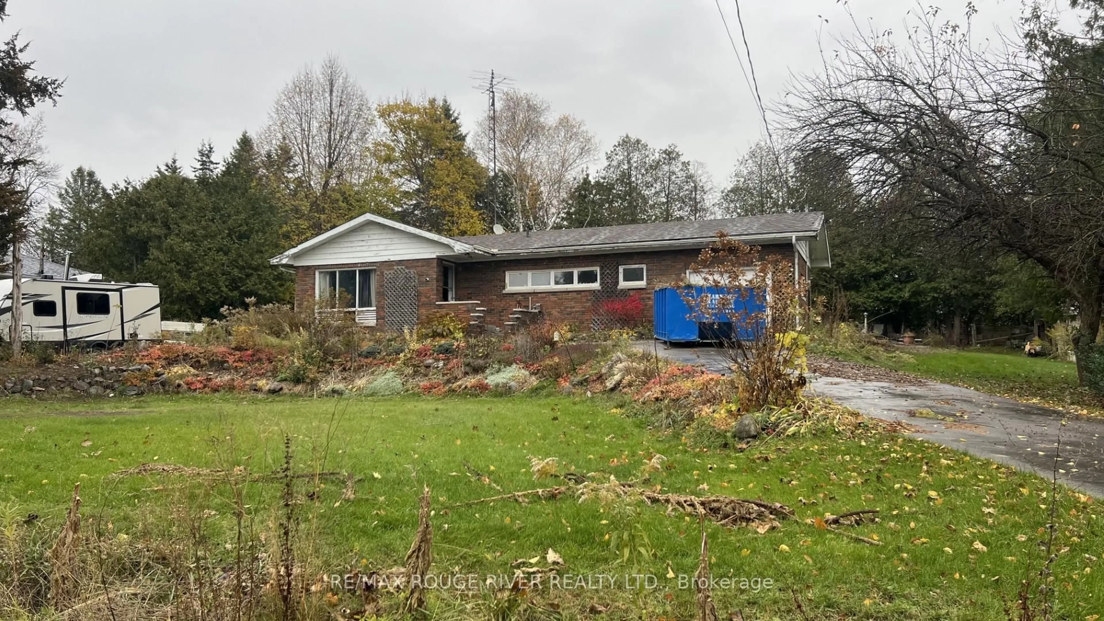 A pic from outside/outdoor area/front of a property/back of a property/a pic from drone, building for 2823 Overlook Heights, Hamilton Township Ontario K0K 1C0