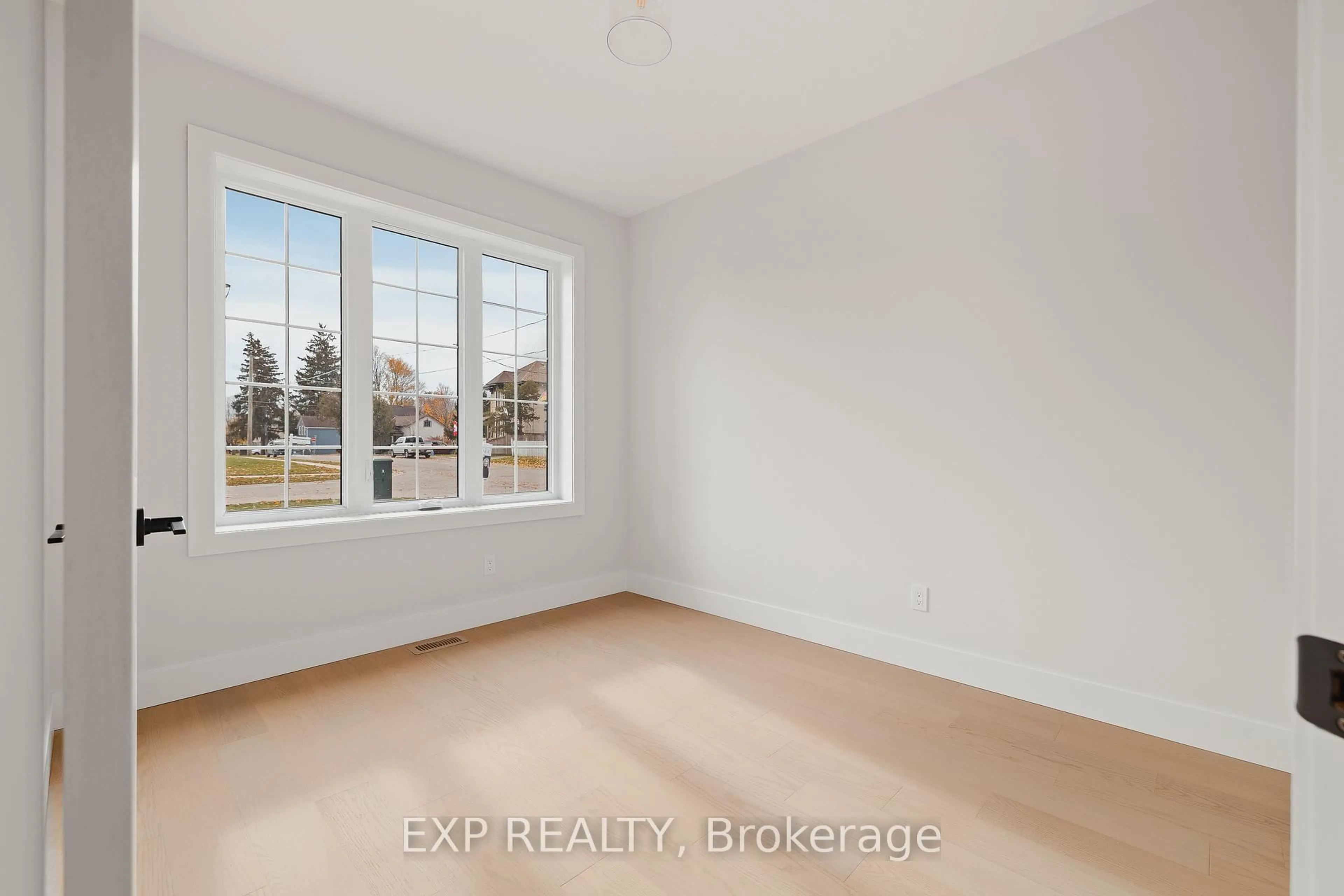 A pic of a room for 12 Washington St #201, Norwich Ontario N0J 1P0