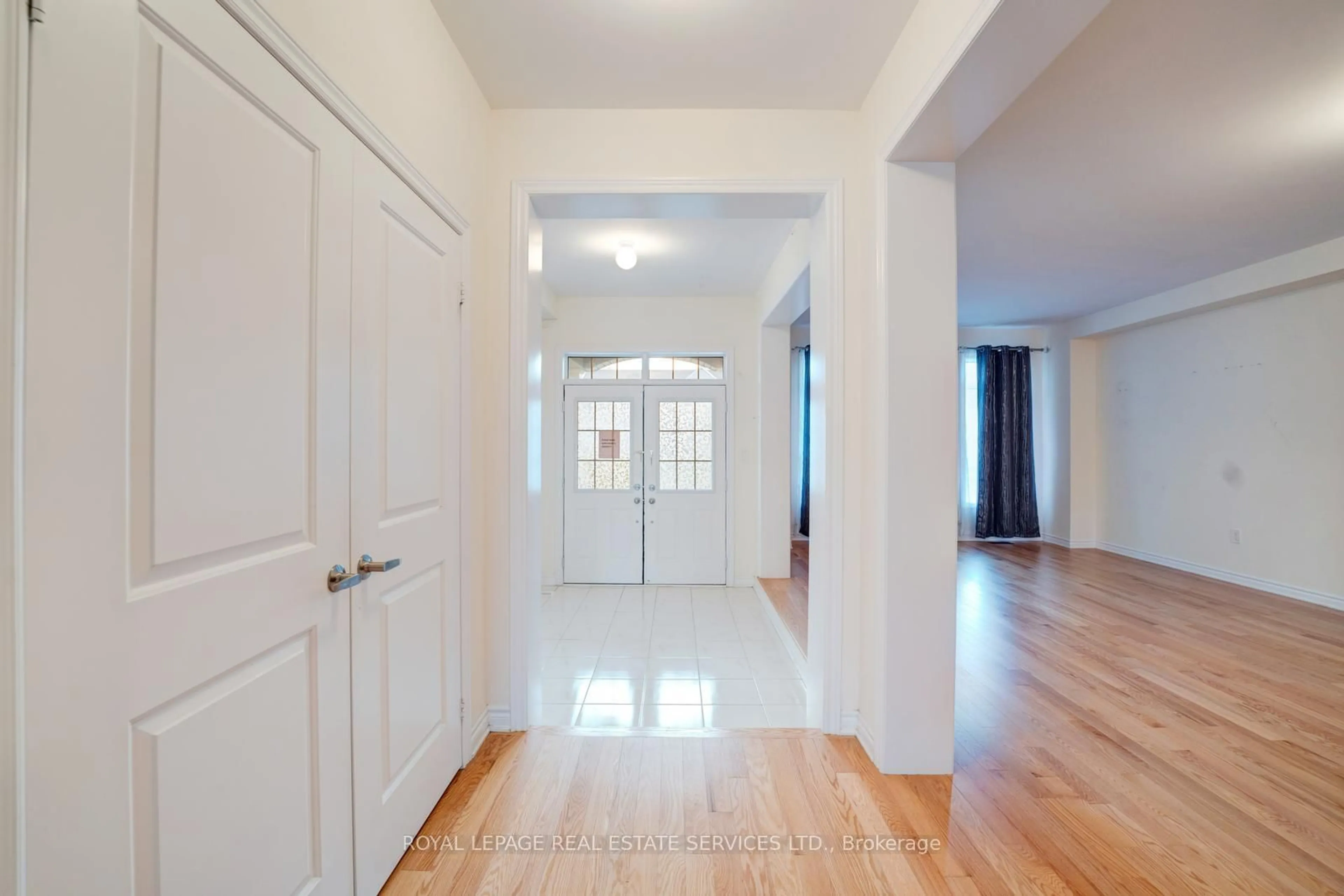 Indoor entryway for 9 Timber Dr, Cavan Monaghan Ontario L0A 1G0