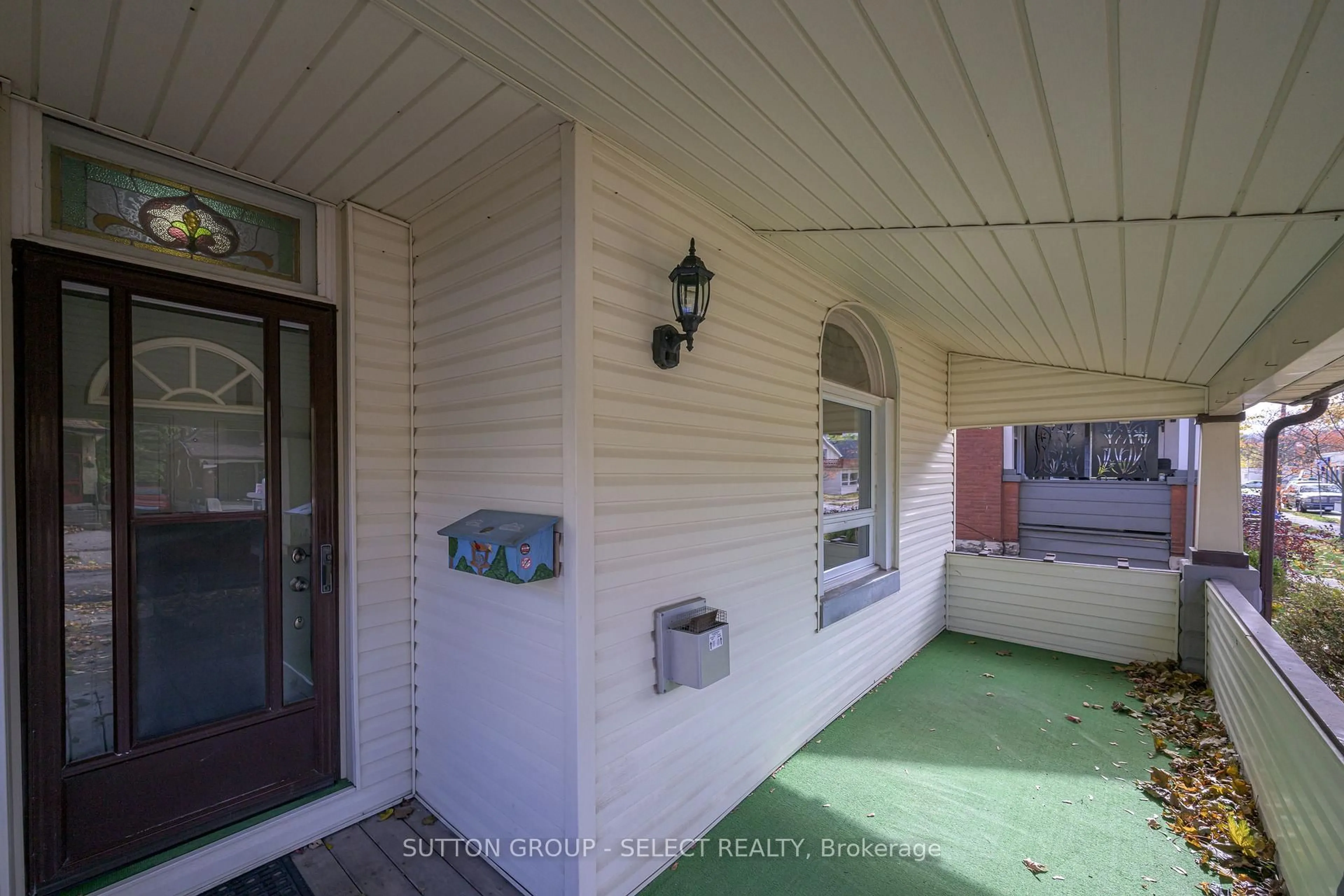 Indoor entryway for 446 Dorinda St, London East Ontario N5W 4B4