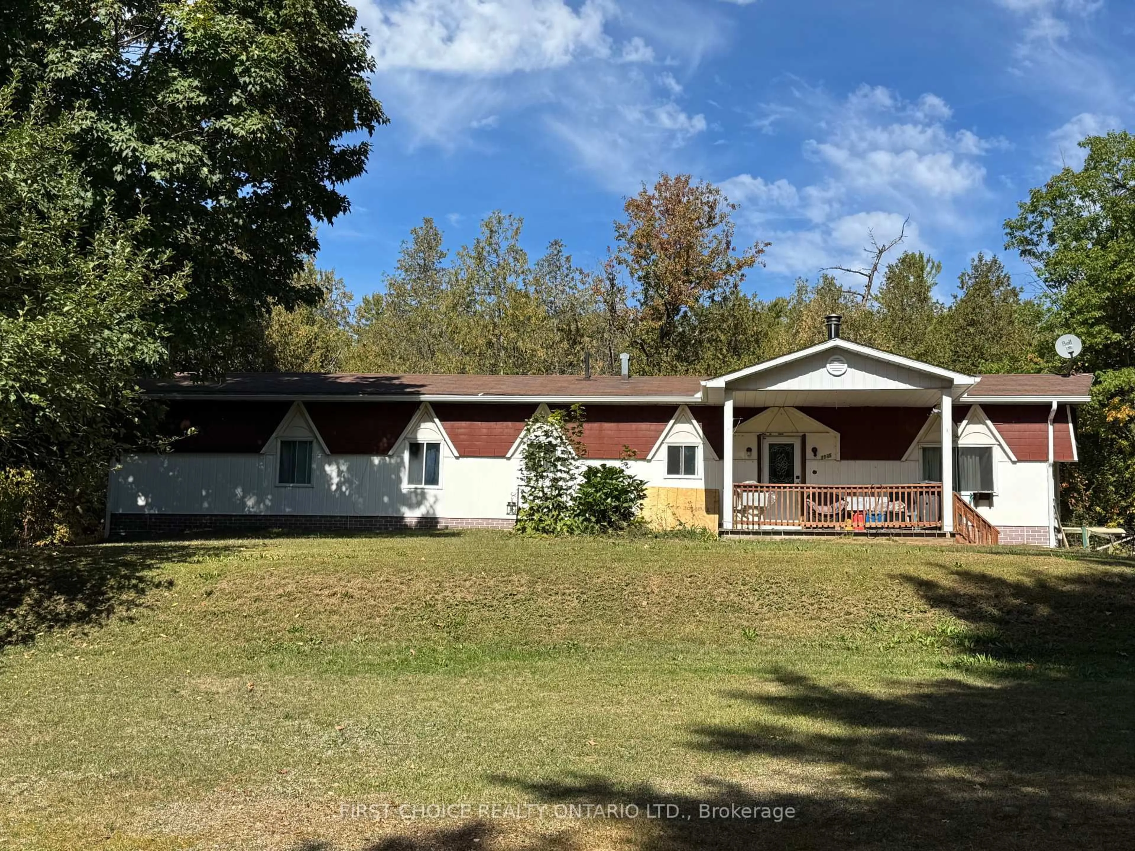 A pic from outside/outdoor area/front of a property/back of a property/a pic from drone, unknown for 1985 Rue Lacelle St, Alfred and Plantagenet Ontario K0B 1L0