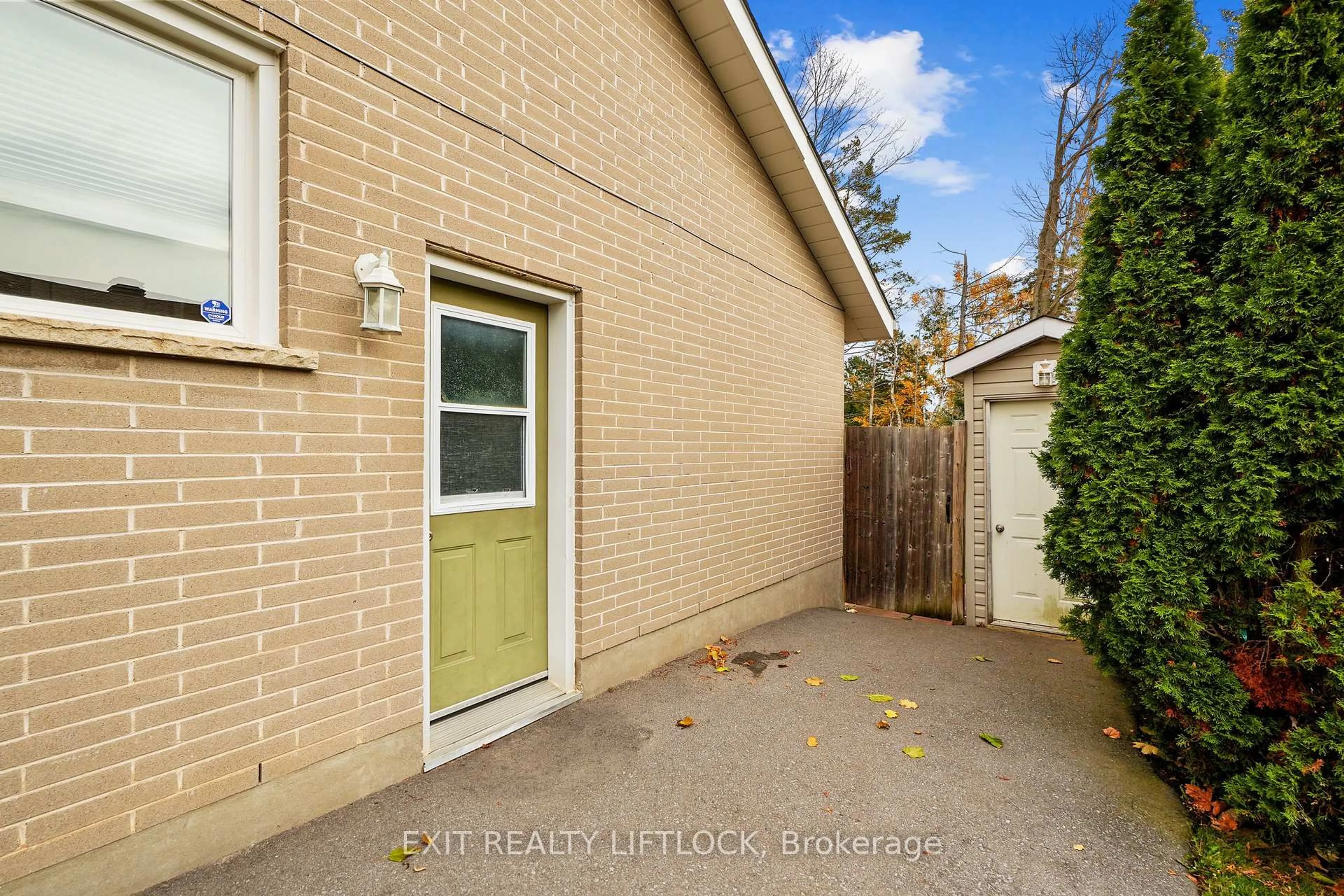 Patio, street for 1252 Royal Dr, Peterborough Ontario K9H 6R5