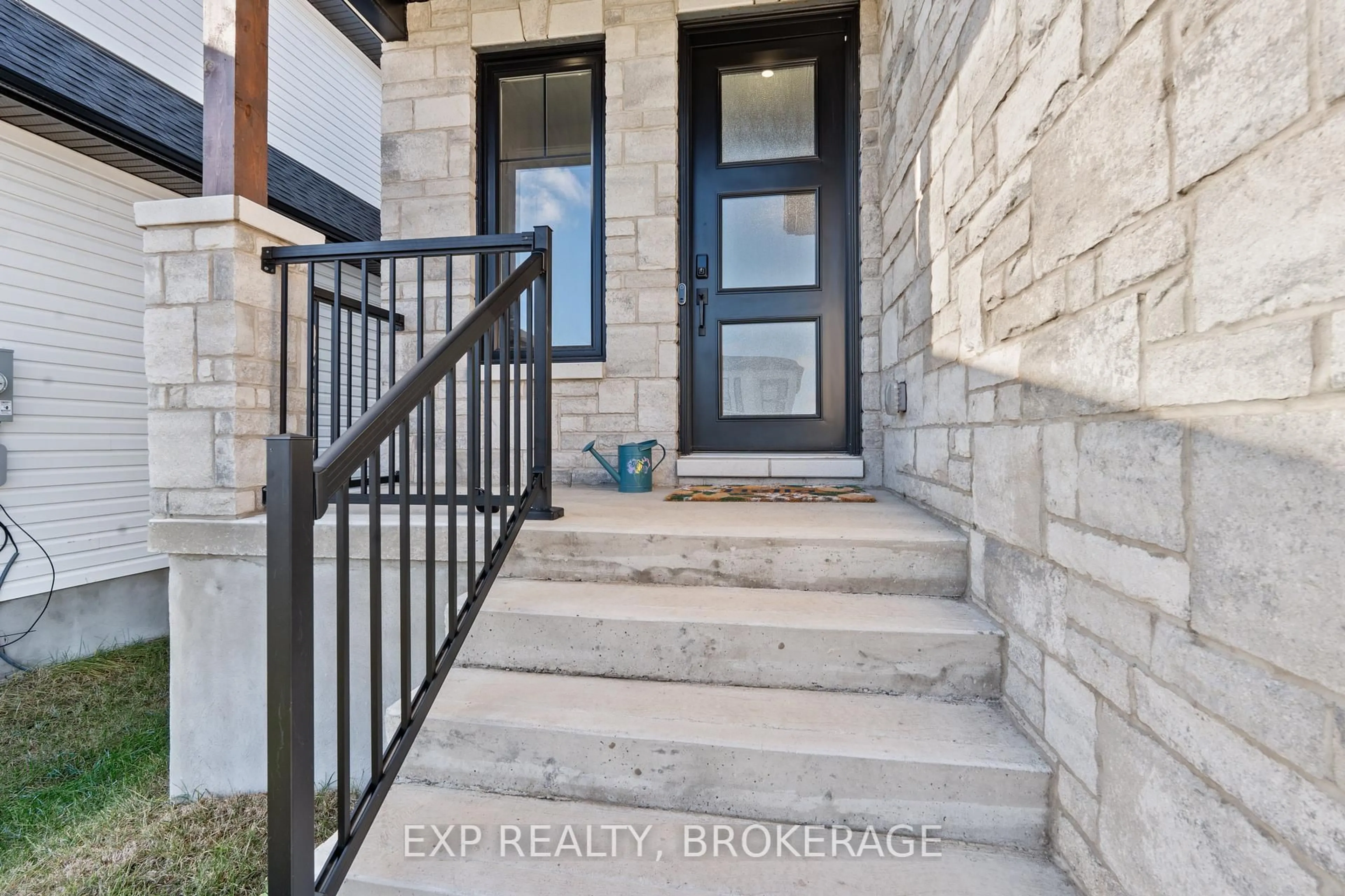 Unknown for 121 CREIGHTON Dr, Bissett Creek Ontario K0H 2H0