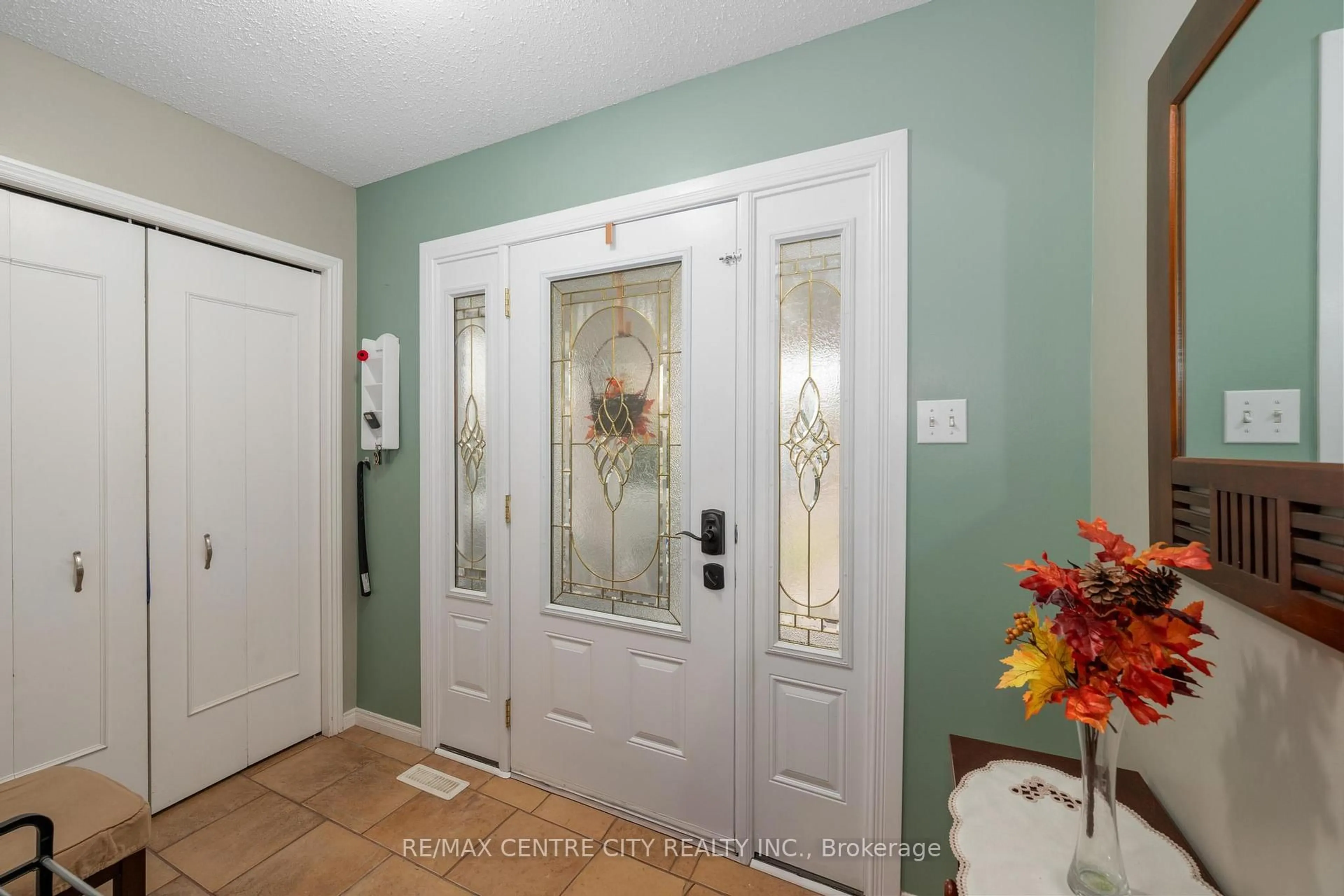 Indoor entryway for 168 Clara Cres, London South Ontario N6E 3G8