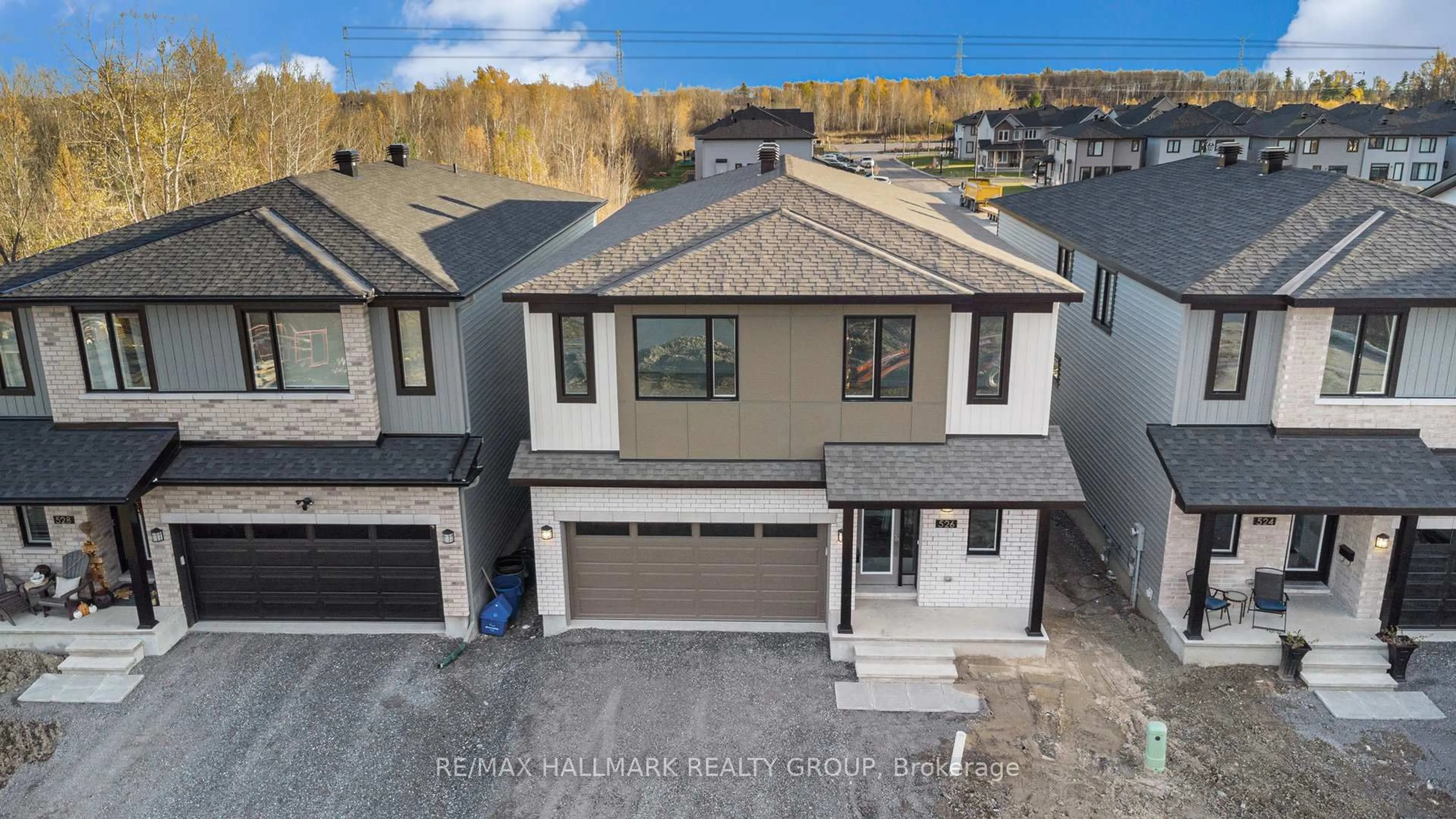 A pic from outside/outdoor area/front of a property/back of a property/a pic from drone, street for 526 Reflection St, Orleans Ontario K1W 0S8