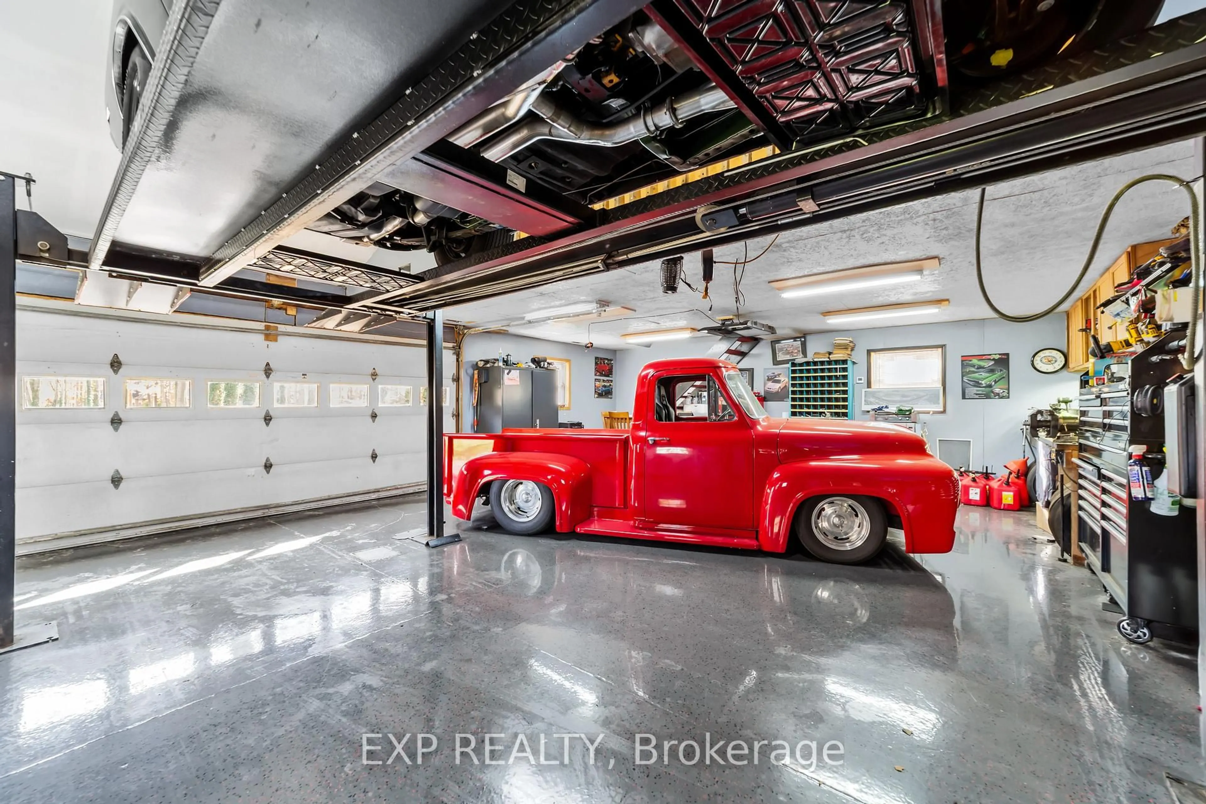 Indoor garage for 107 Lewis Dr, Middlesex Centre Ontario N0M 2A0